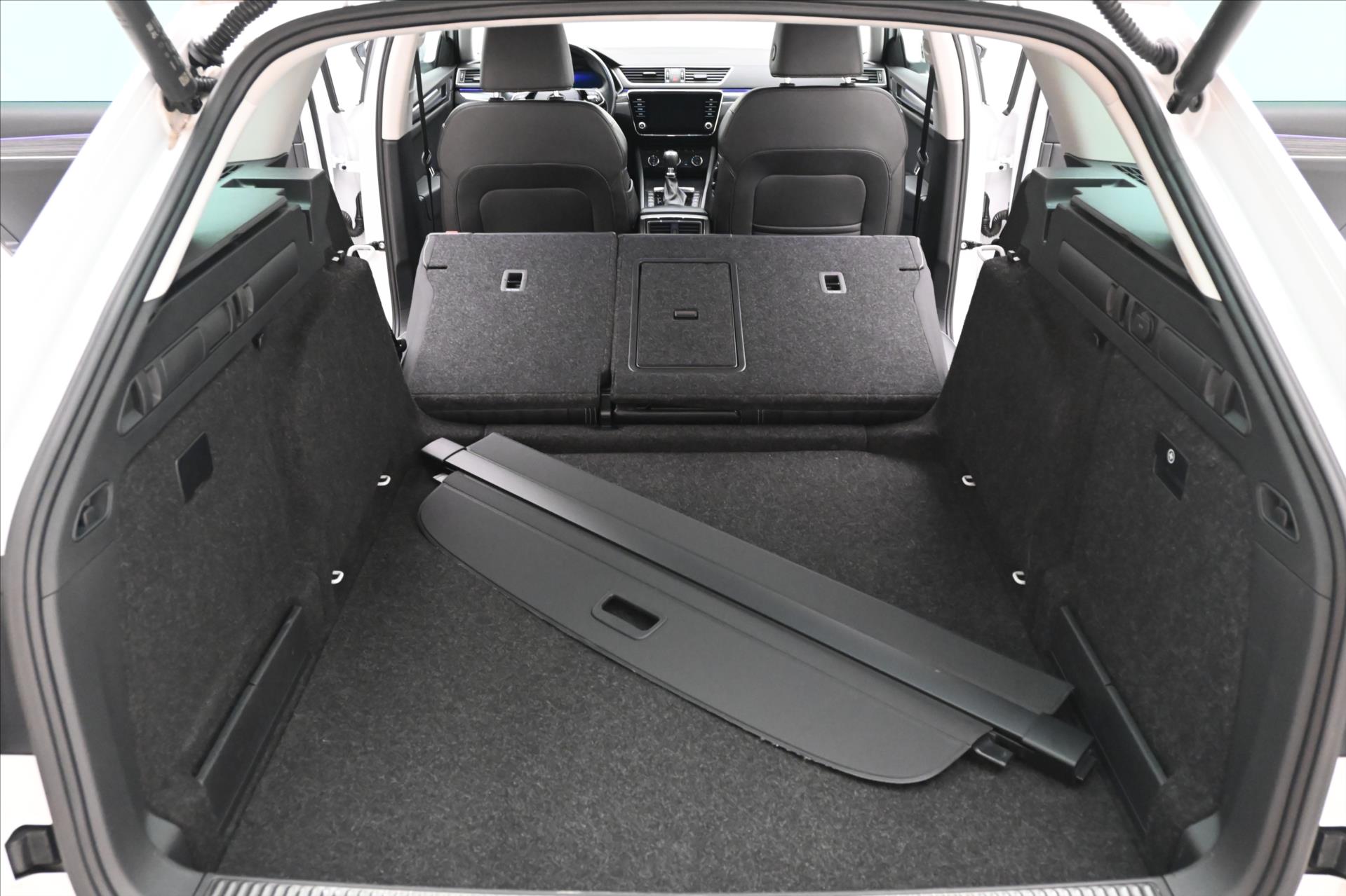 Hlavní fotografie vozu Škoda Superb 2,0 TDI 147kW STYLE DSG Záruka až 5 let (12)