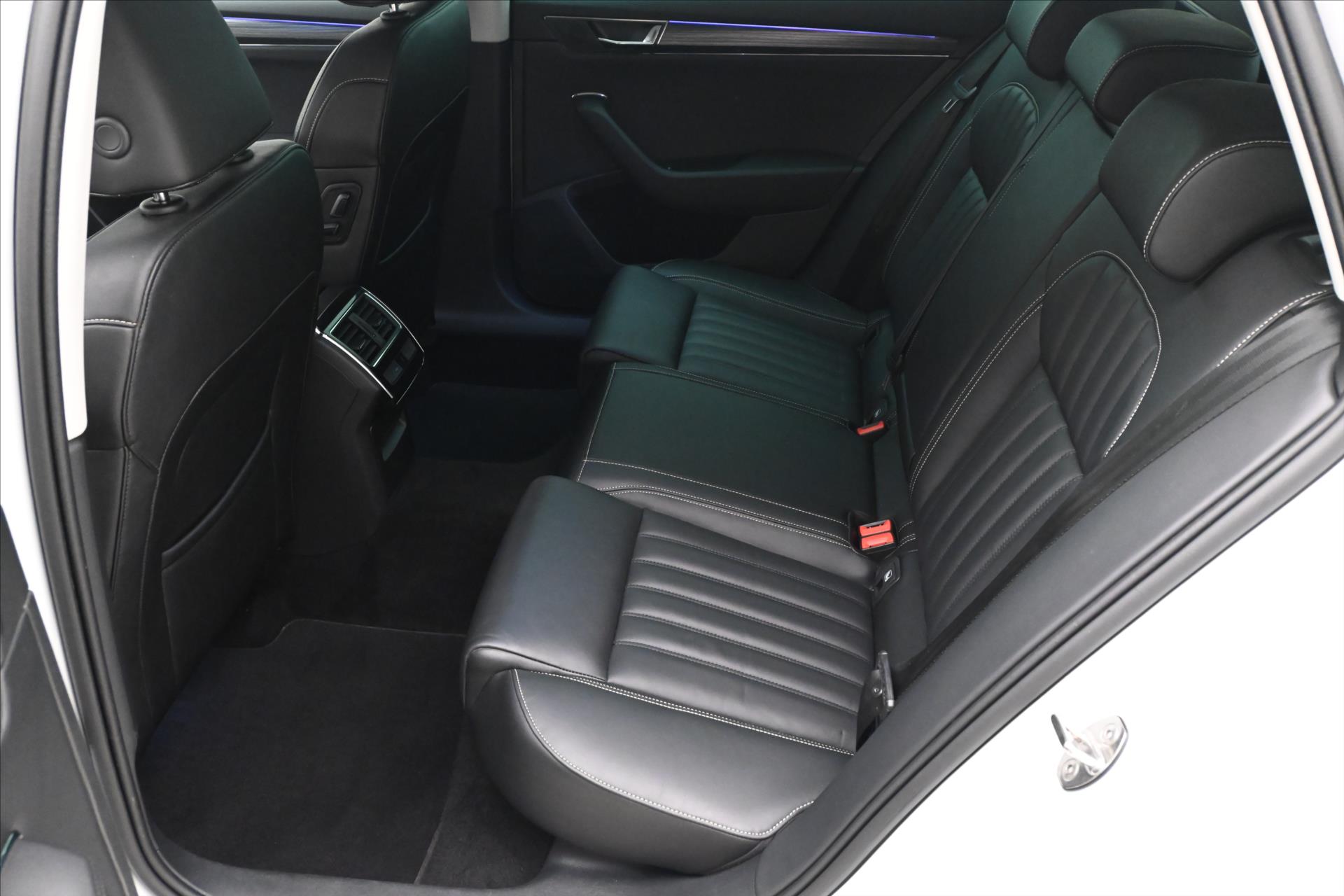 Hlavní fotografie vozu Škoda Superb 2,0 TDI 147kW STYLE DSG Záruka až 5 let (15)