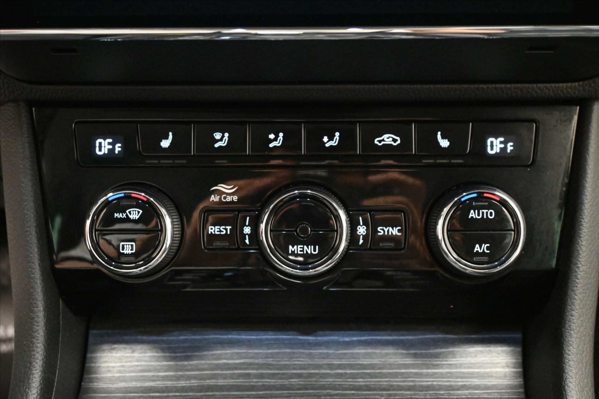 Hlavní fotografie vozu Škoda Superb 2,0 TDI 147kW STYLE DSG Záruka až 5 let (22)