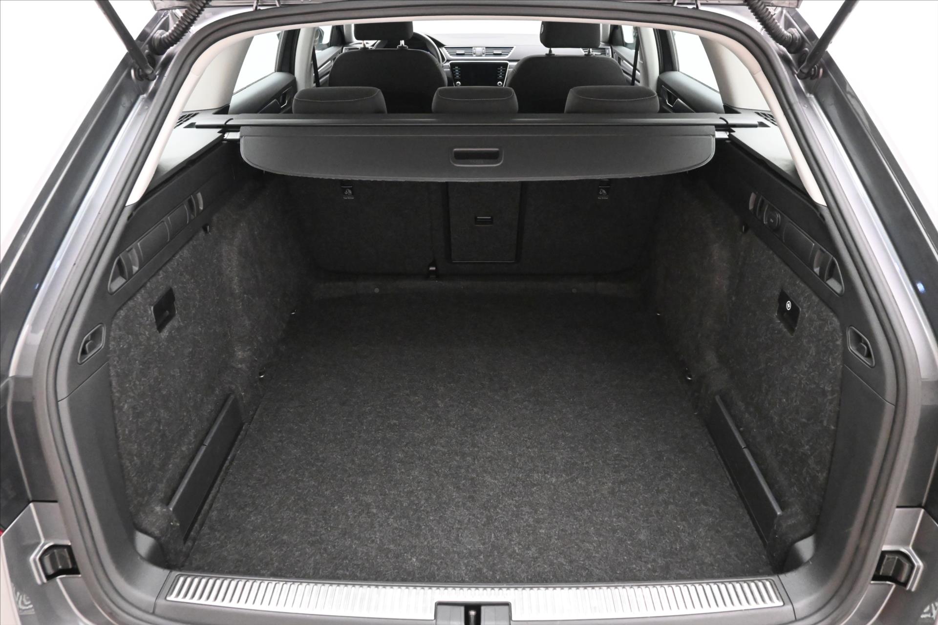 Main photo of the car Skoda Superb 2.0 TDI 110 kW DSG Style Warranty up to 5 years (11)