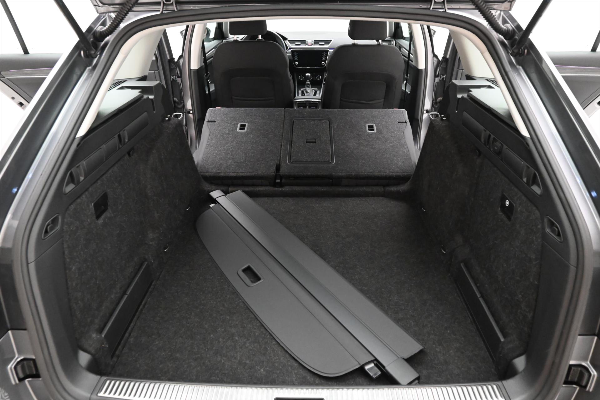 Main photo of the car Skoda Superb 2.0 TDI 110 kW DSG Style Warranty up to 5 years (12)