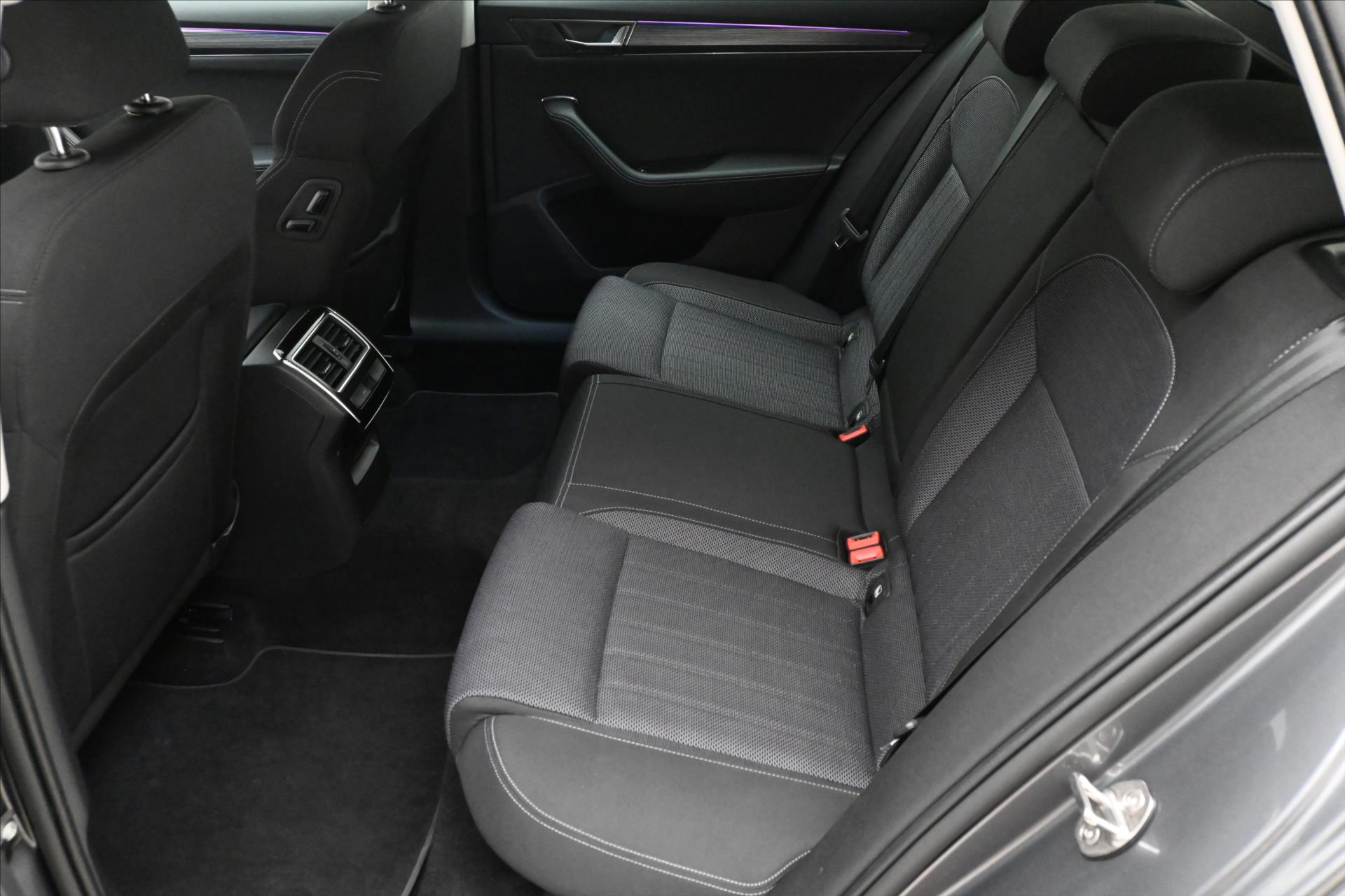 Main photo of the car Skoda Superb 2.0 TDI 110 kW DSG Style Warranty up to 5 years (15)