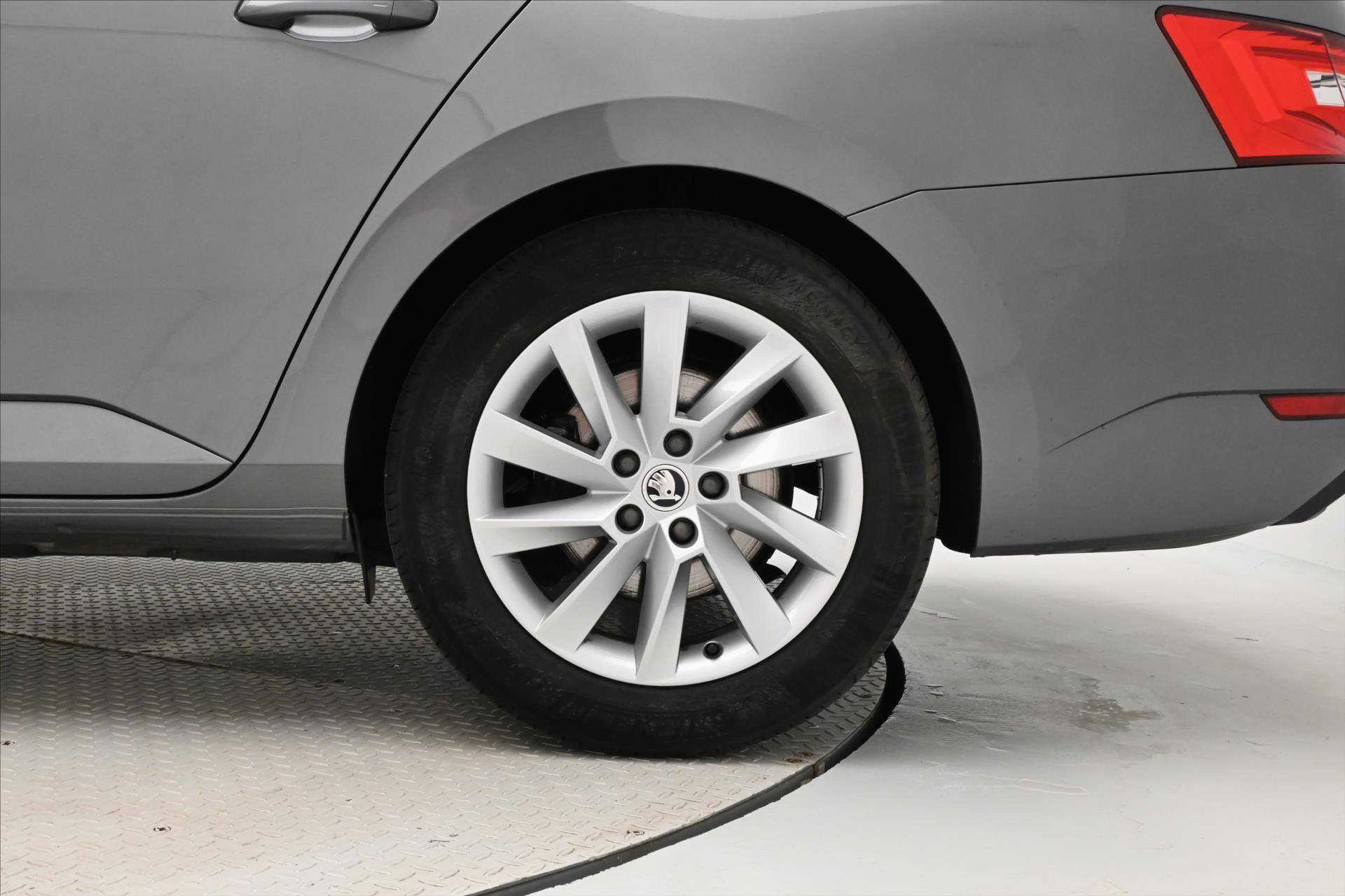 Main photo of the car Skoda Superb 2.0 TDI 110 kW DSG Style Warranty up to 5 years (31)