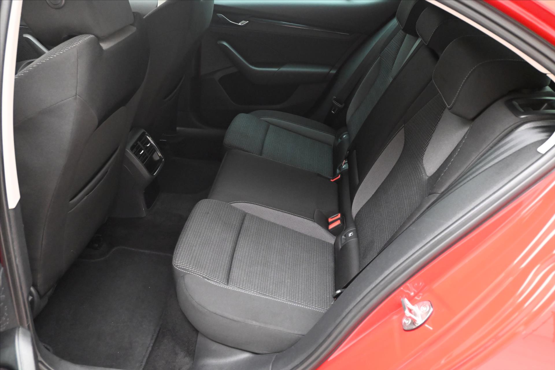 Hlavní fotografie vozu Škoda Octavia 2,0 TDI 110kW DSG VIRTUAL NAVI Záruka až 5 let (15)