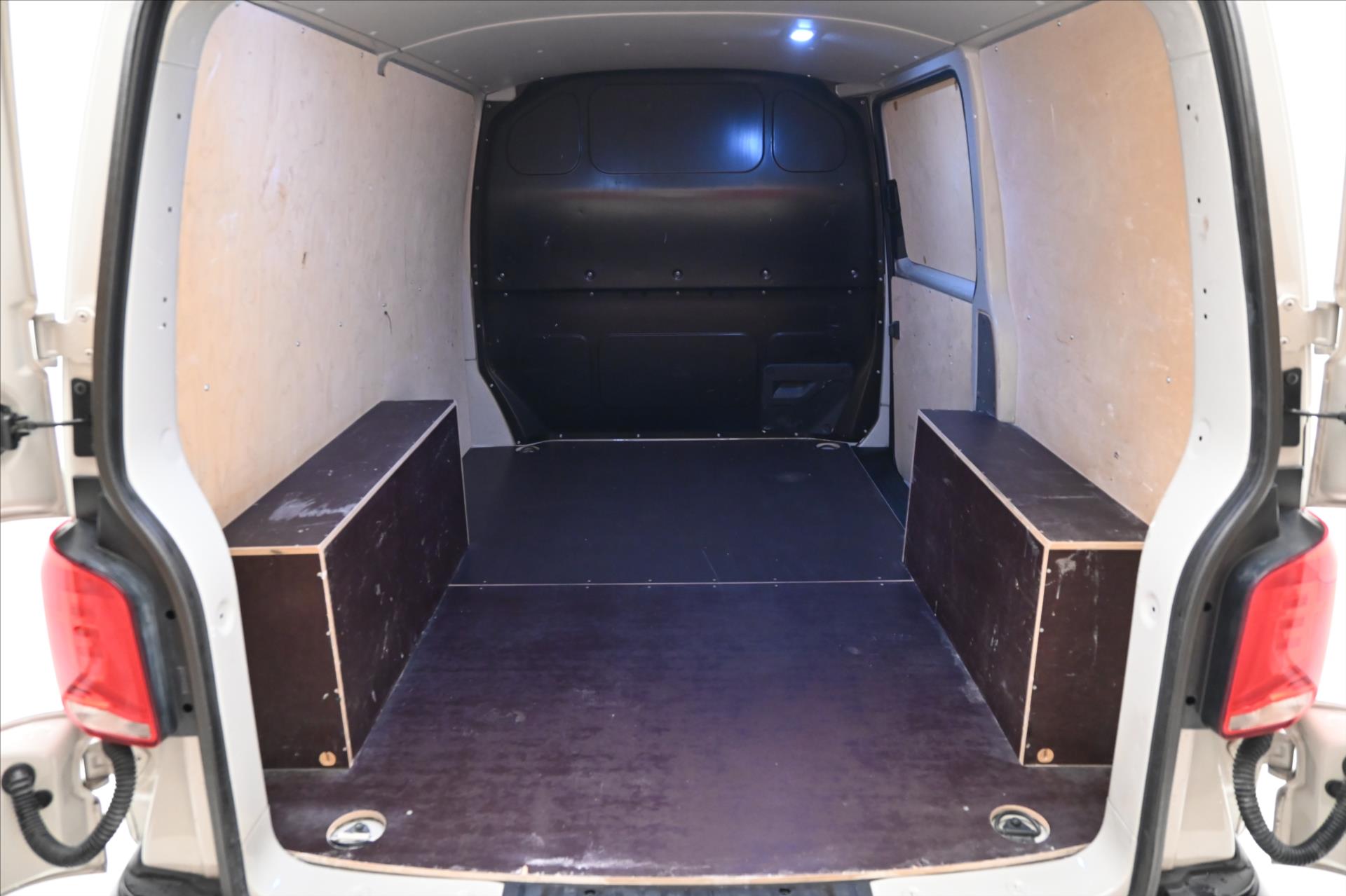 Hlavní fotografie vozu Volkswagen Transporter 2,0 TDI 110kW Klima Tempomat Záruka až 5 let (10)