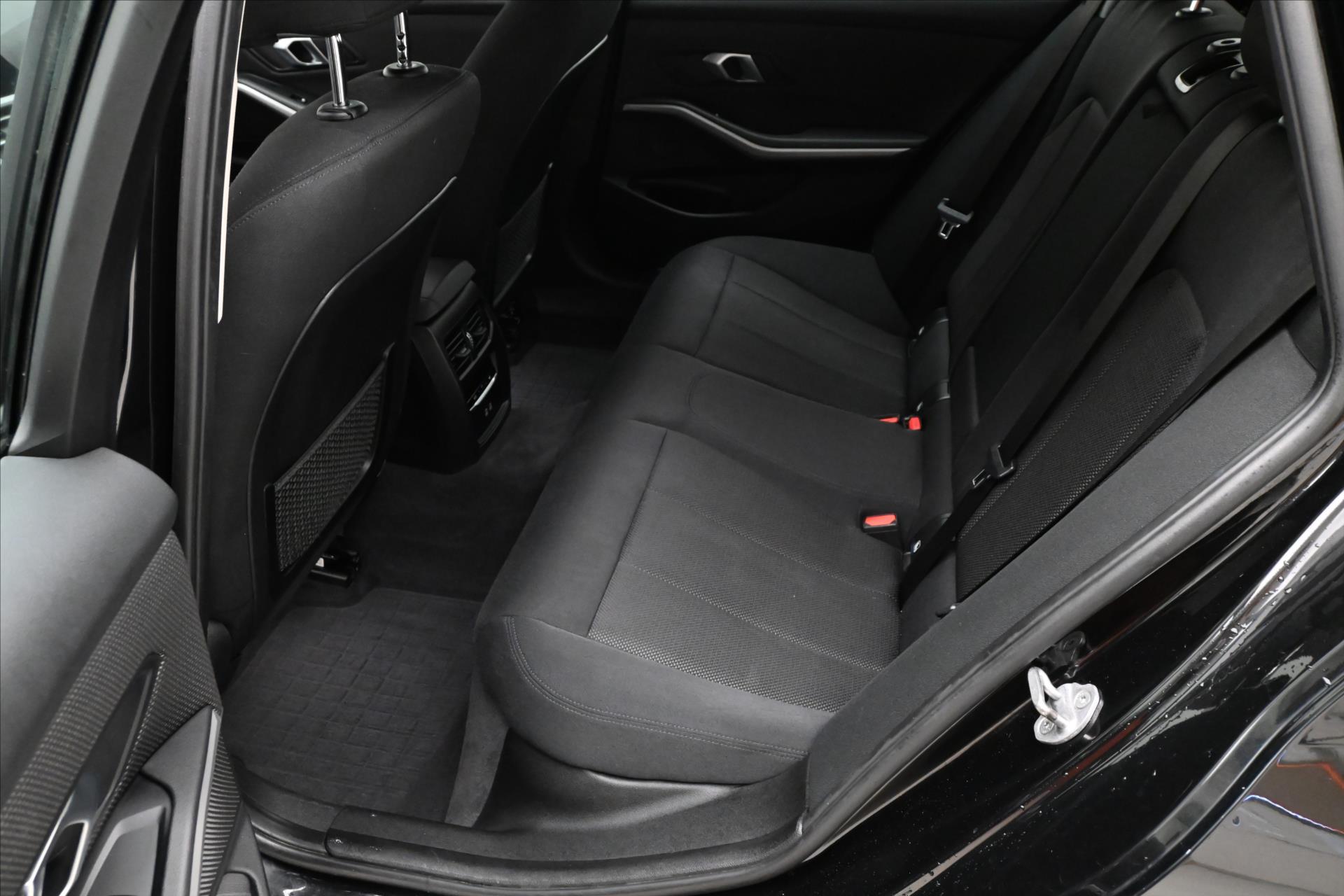 Hlavní fotografie vozu BMW Řada 3 2,0 320d 140 kW Steptronic Záruka až 5 let (14)