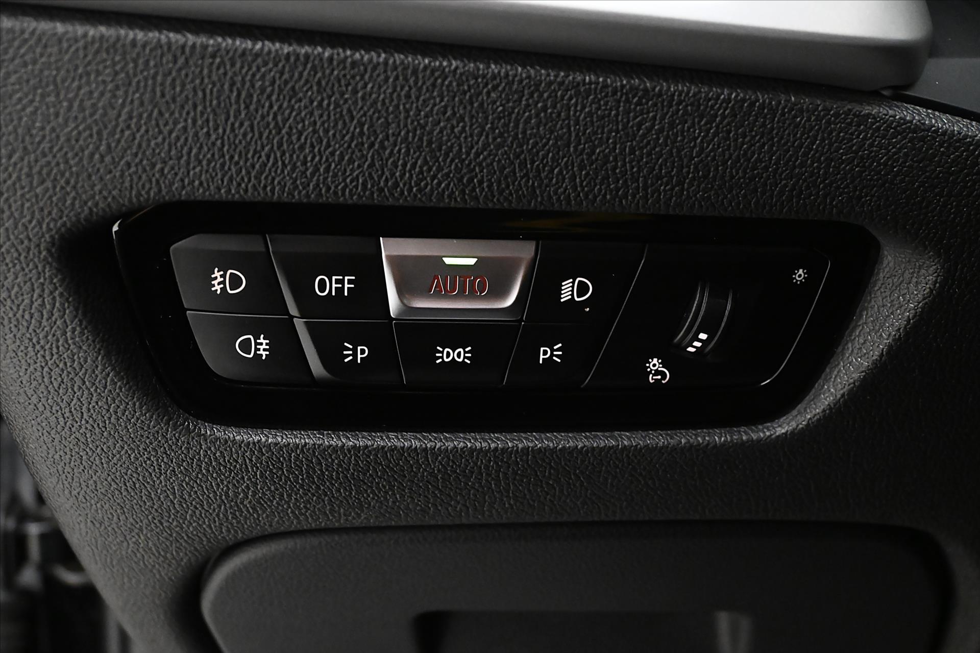 Hlavní fotografie vozu BMW Řada 3 2,0 320d 140 kW Steptronic Záruka až 5 let (26)