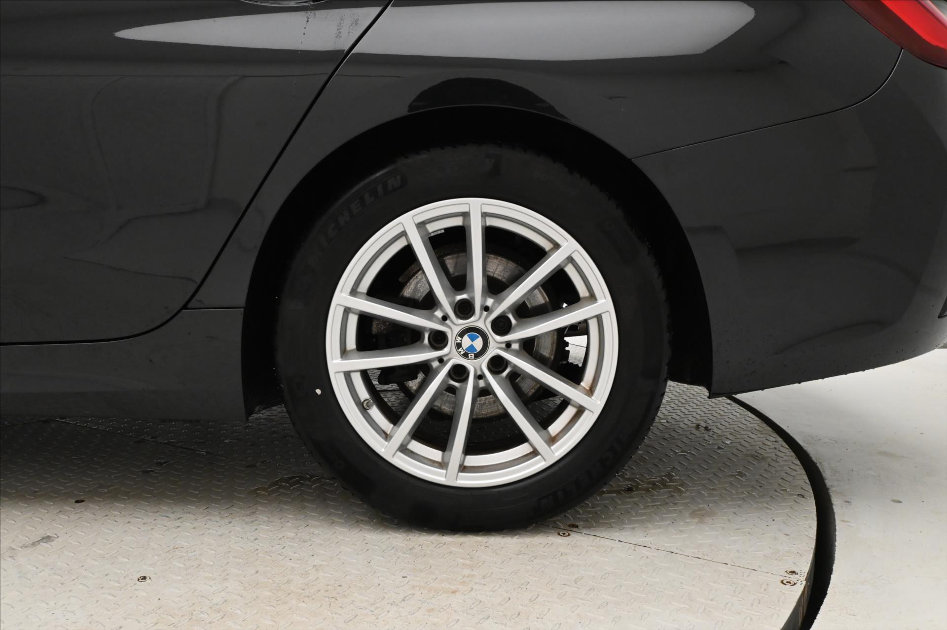 Hlavní fotografie vozu BMW Řada 3 2,0 320d 140 kW Steptronic Záruka až 5 let (31)