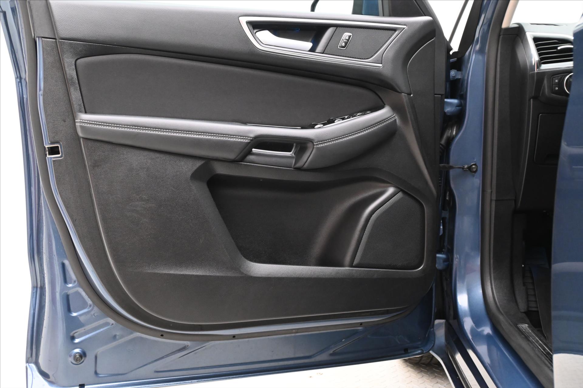 Hlavní fotografie vozu Ford S-MAX 2,5 Hybrid 140 kW AT Záruka až 5 let (23)