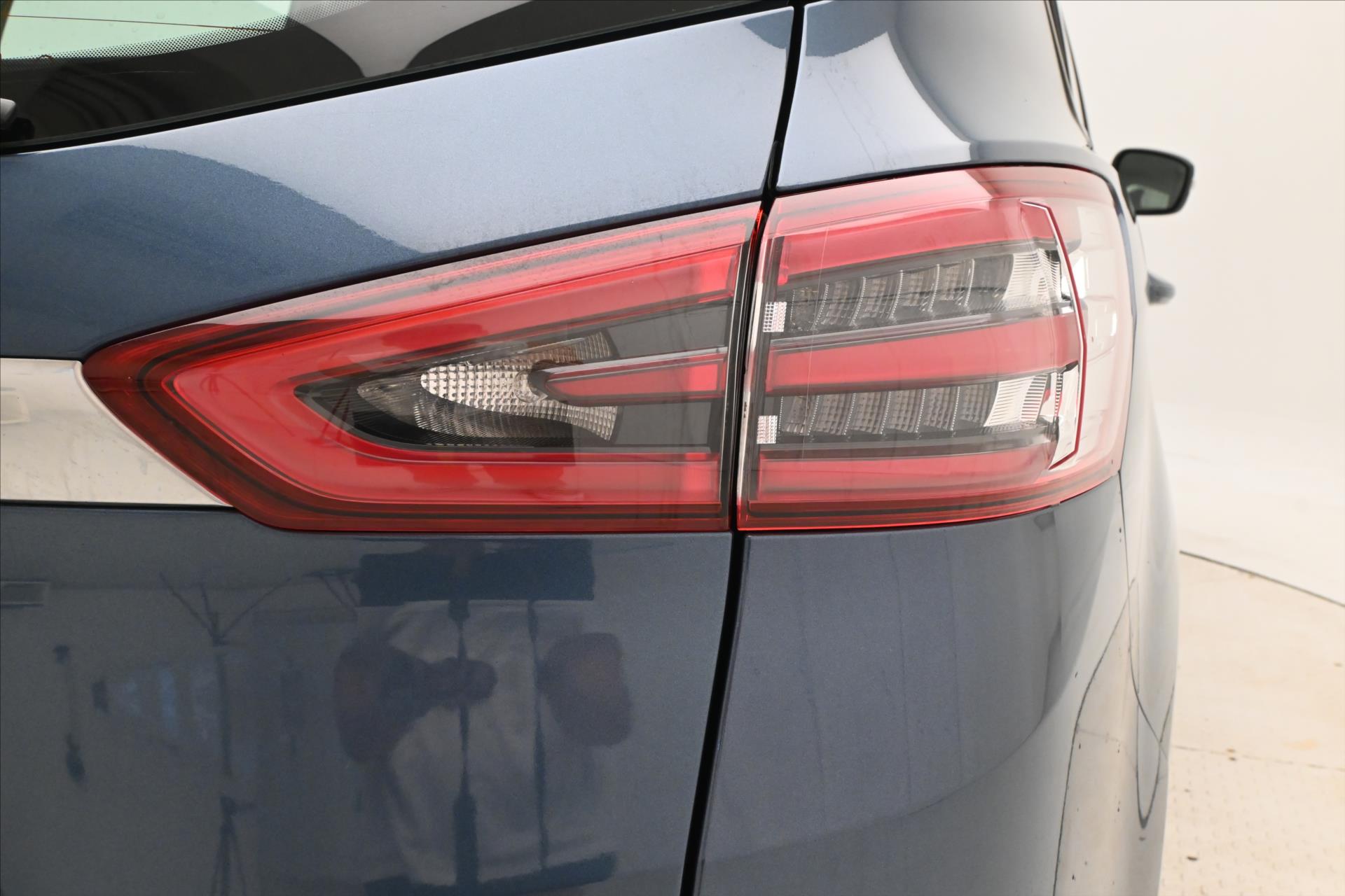 Hlavní fotografie vozu Ford S-MAX 2,5 Hybrid 140 kW AT Záruka až 5 let (29)
