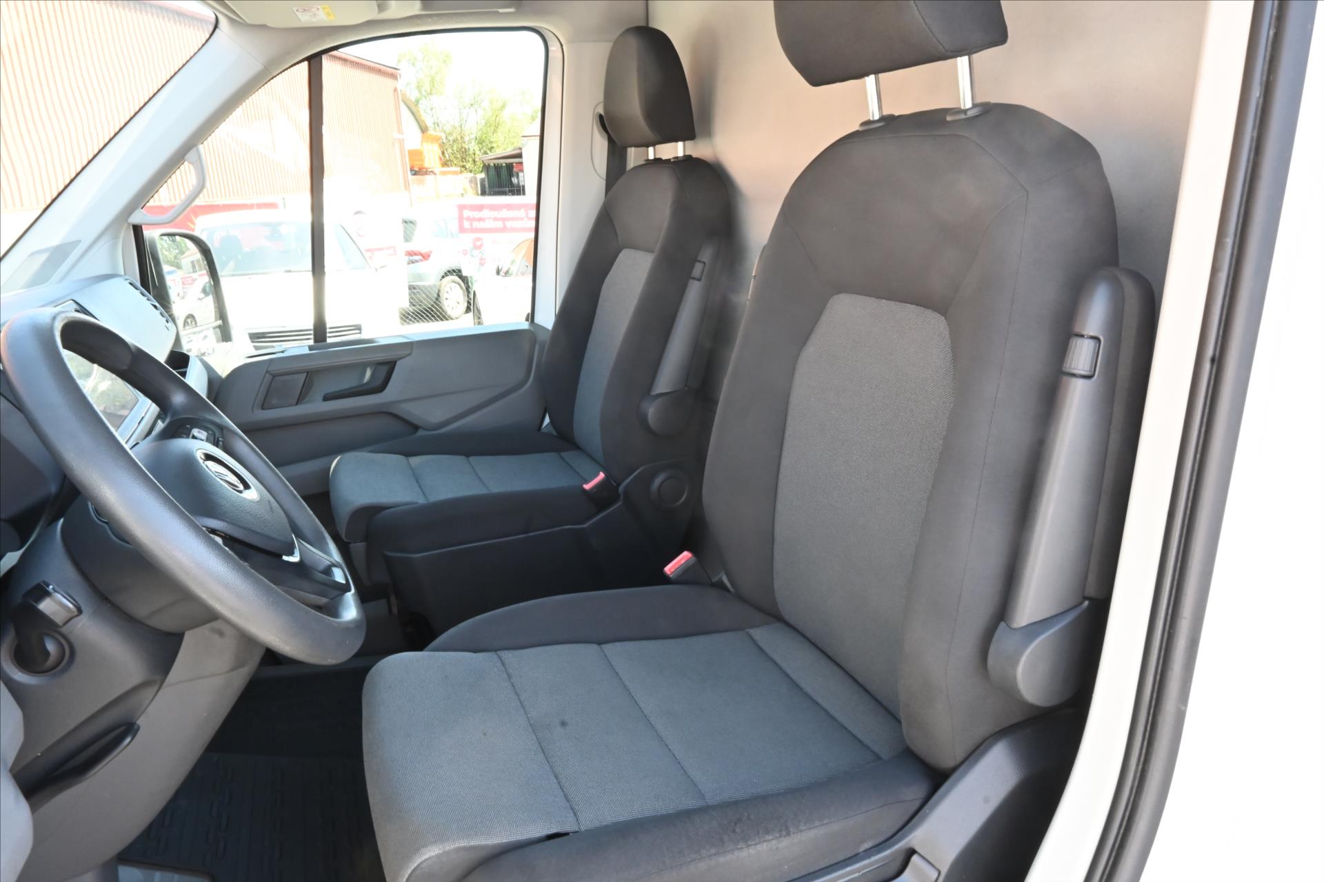 Hlavní fotografie vozu Volkswagen Crafter 2,0 TDI 130kW DSG L2H2 Záruka až 5 let (27)