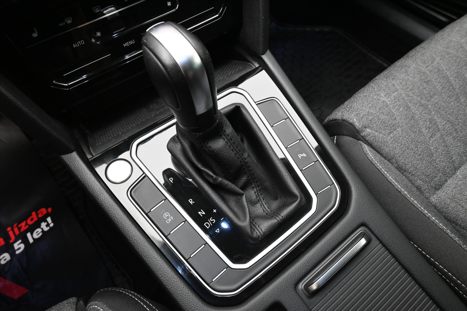 Hlavní fotografie vozu Volkswagen Passat 2,0 TDI 110 kW DSG Business Záruka až 5 let (24)