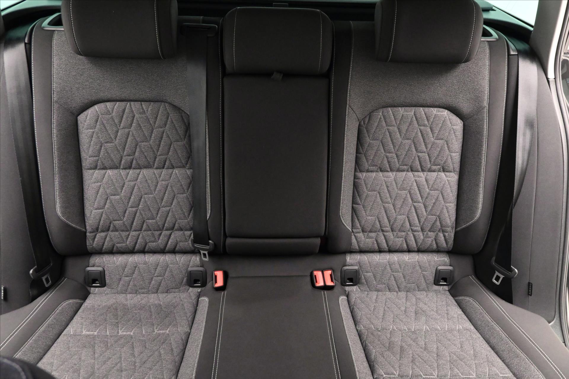 Hlavní fotografie vozu Volkswagen Passat 2,0 TDI 110 kW DSG Business Záruka až 5 let (29)