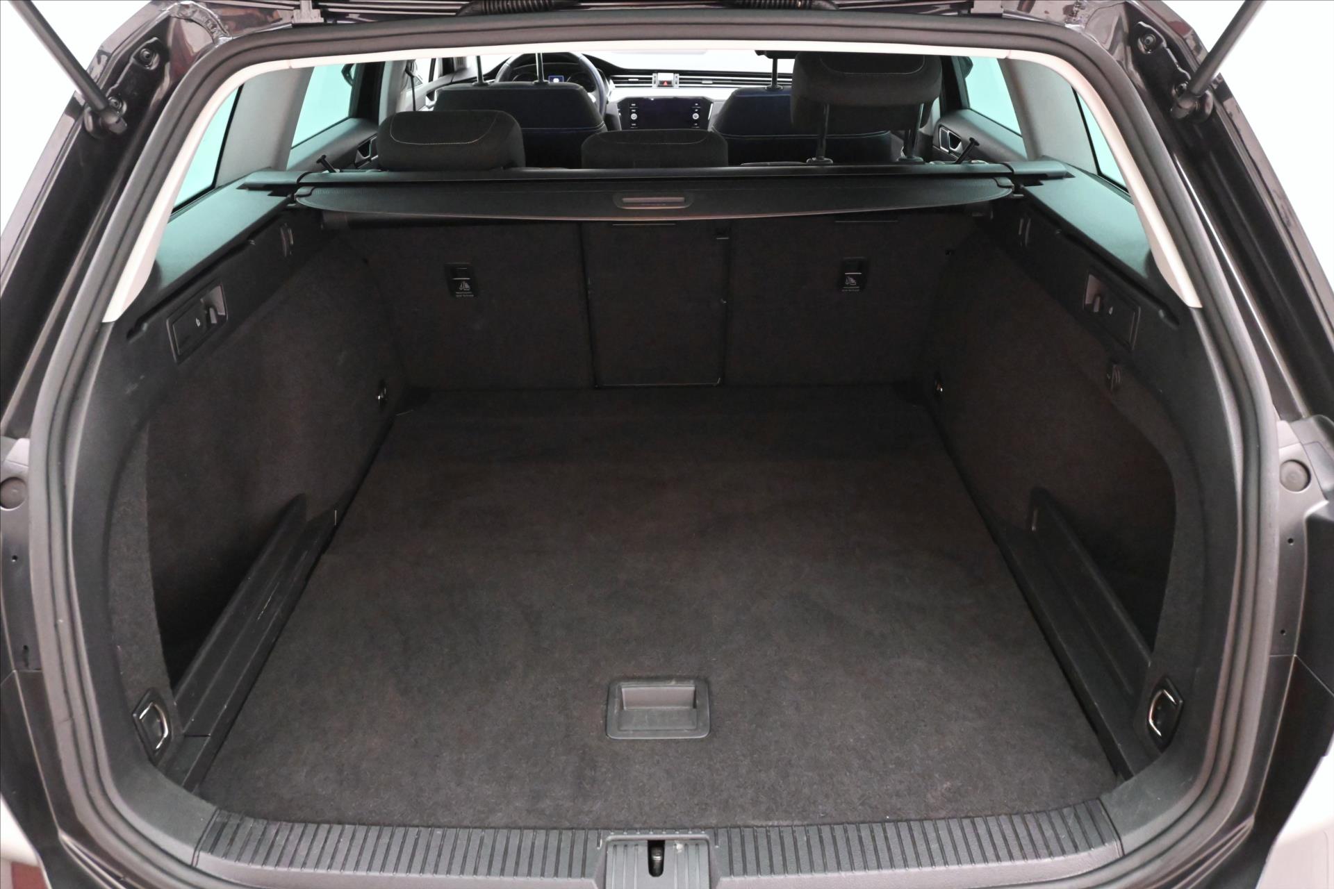 Hlavní fotografie vozu Volkswagen Passat 2,0 TDI 110kW DSG Business Záruka až 5 let (11)