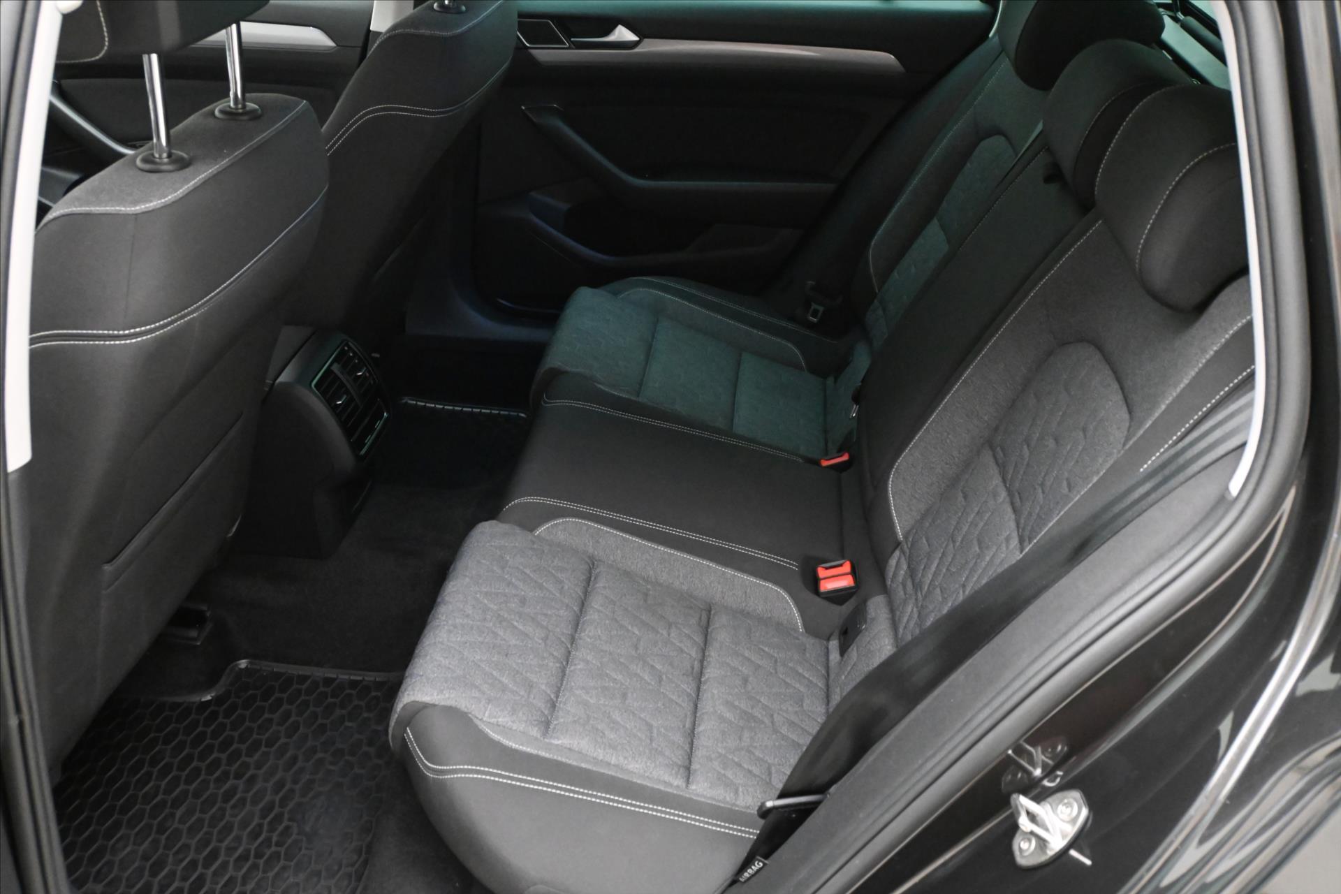 Hlavní fotografie vozu Volkswagen Passat 2,0 TDI 110kW DSG Business Záruka až 5 let (15)