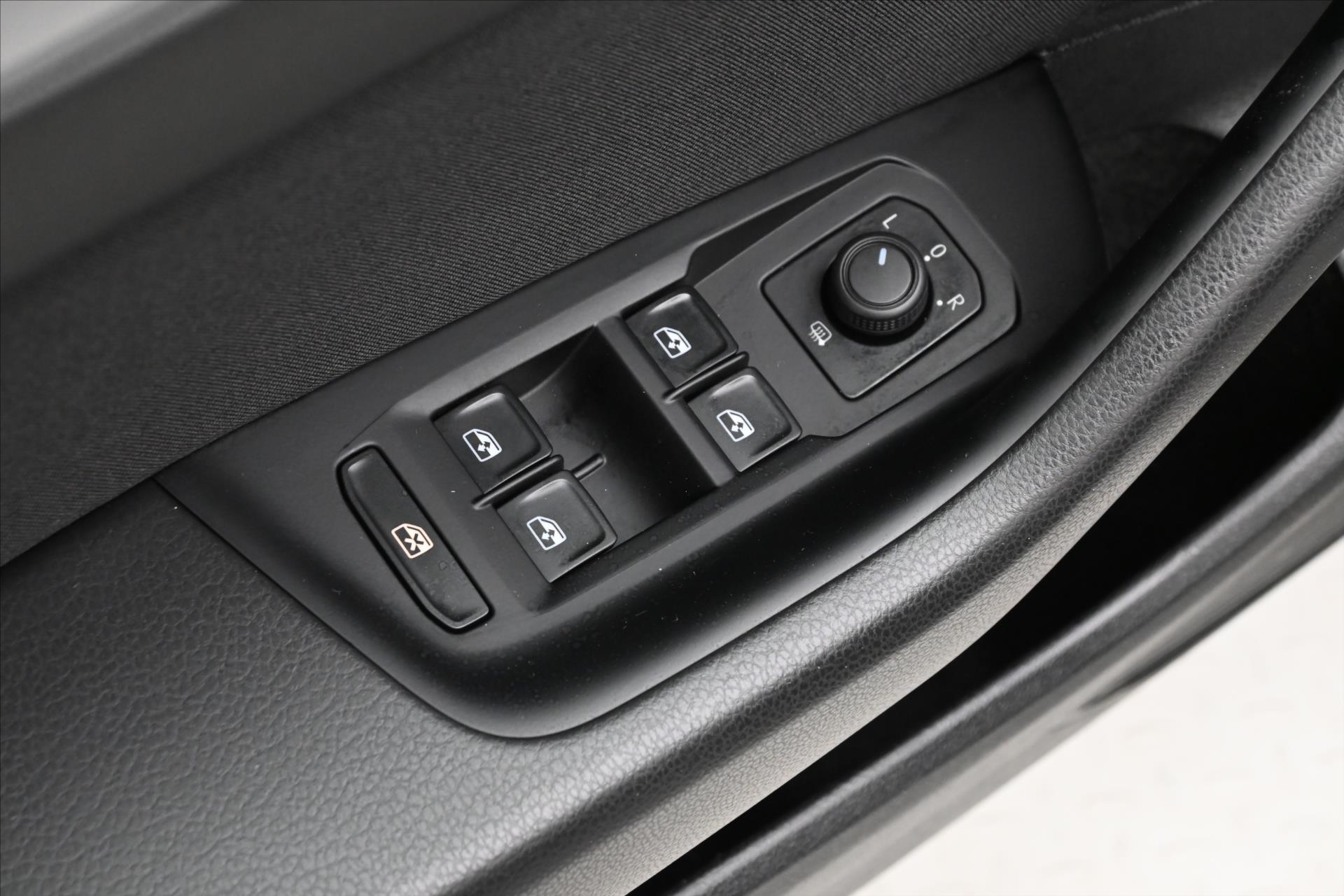 Hlavní fotografie vozu Volkswagen Passat 2,0 TDI 110kW DSG Business Záruka až 5 let (27)