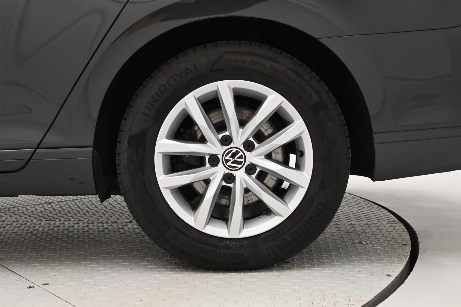 Hlavní fotografie vozu Volkswagen Passat 2,0 TDI 110kW DSG Business Záruka až 5 let (32)