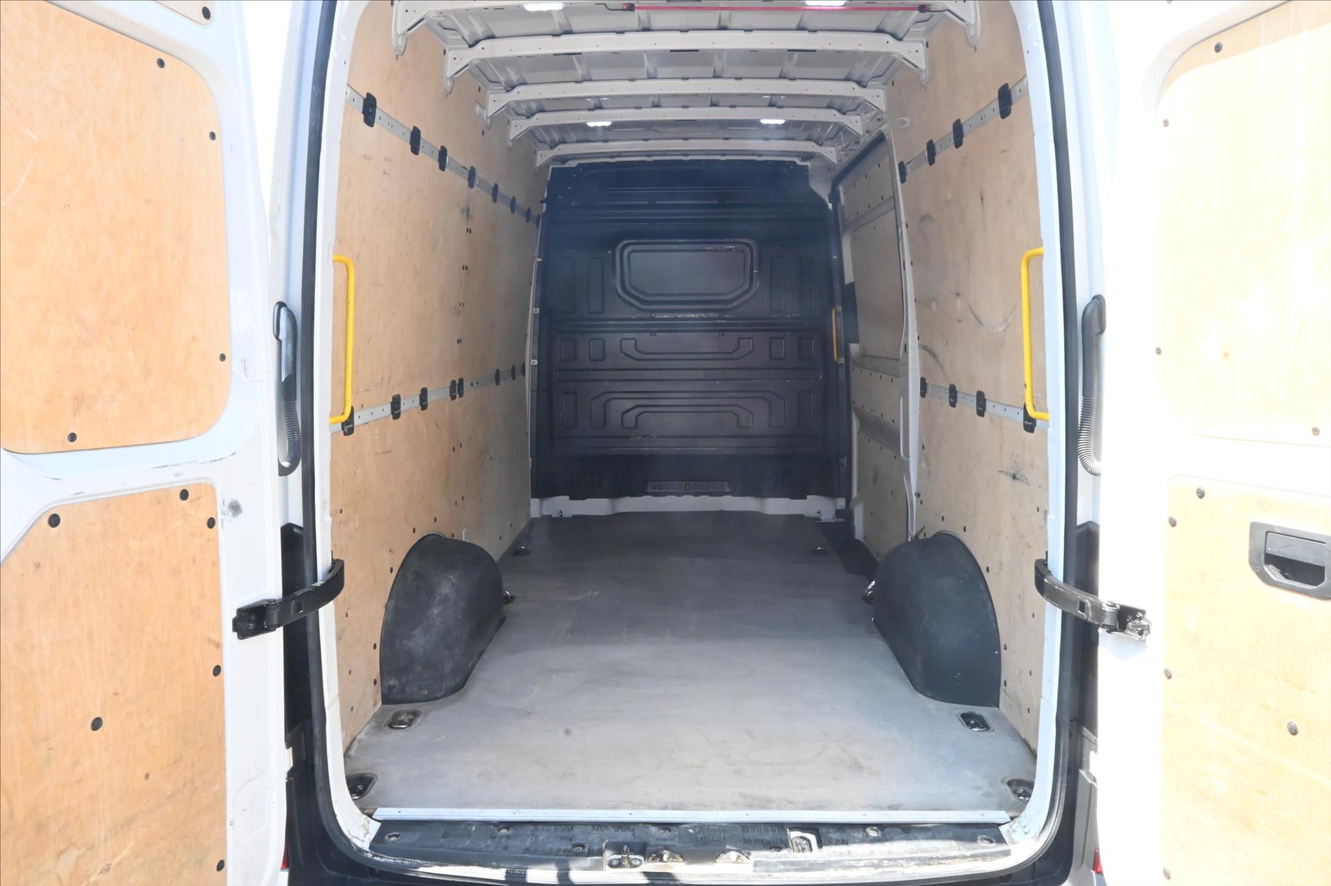 Main photo of the car Volkswagen Crafter 2.0 TDI 103 kW L2H2 Navi Camera Warranty up to 5 years (9)
