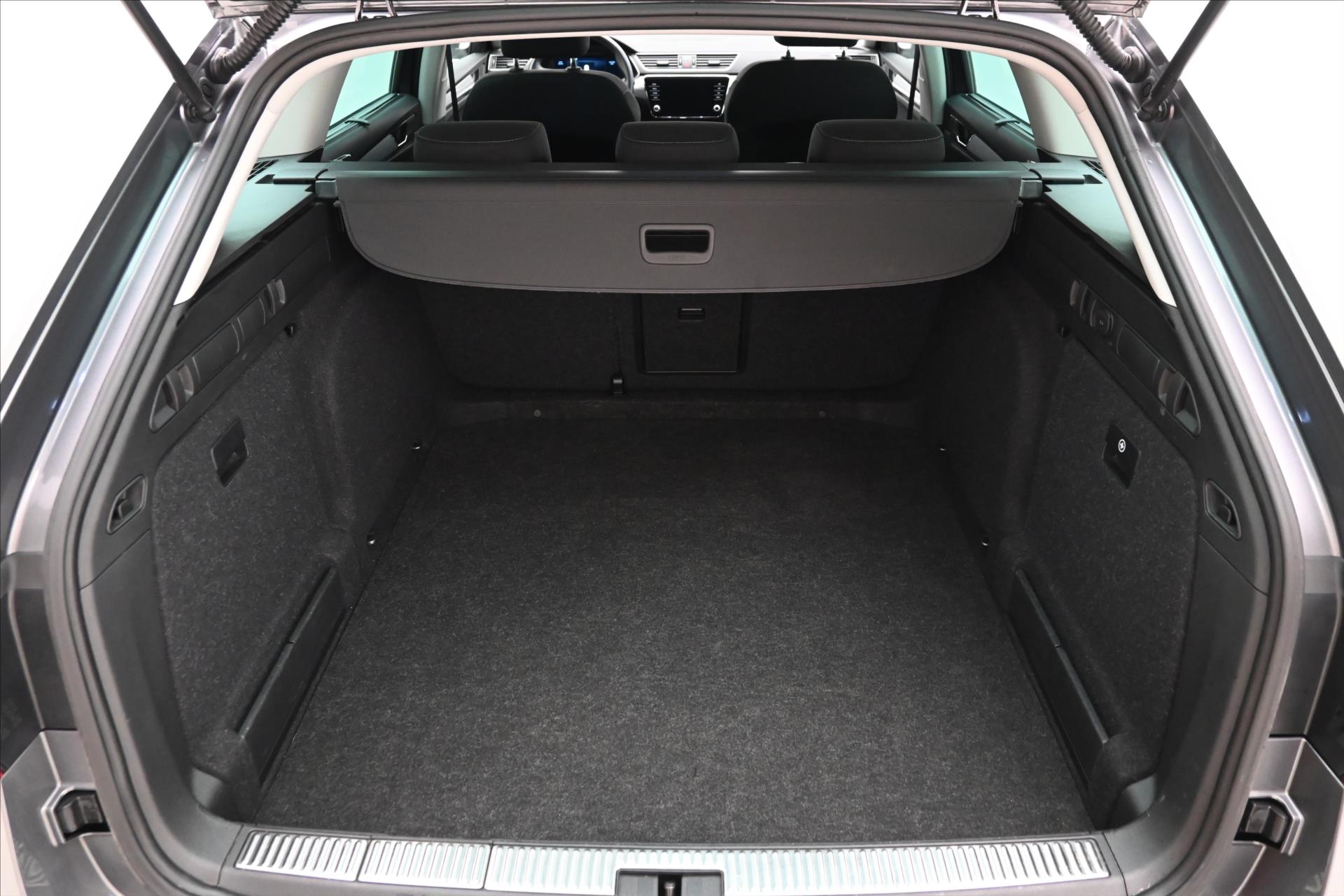 Hlavní fotografie vozu Škoda Superb 2,0 TDI 110 kW DSG Ambition Záruka až 5 let (11)