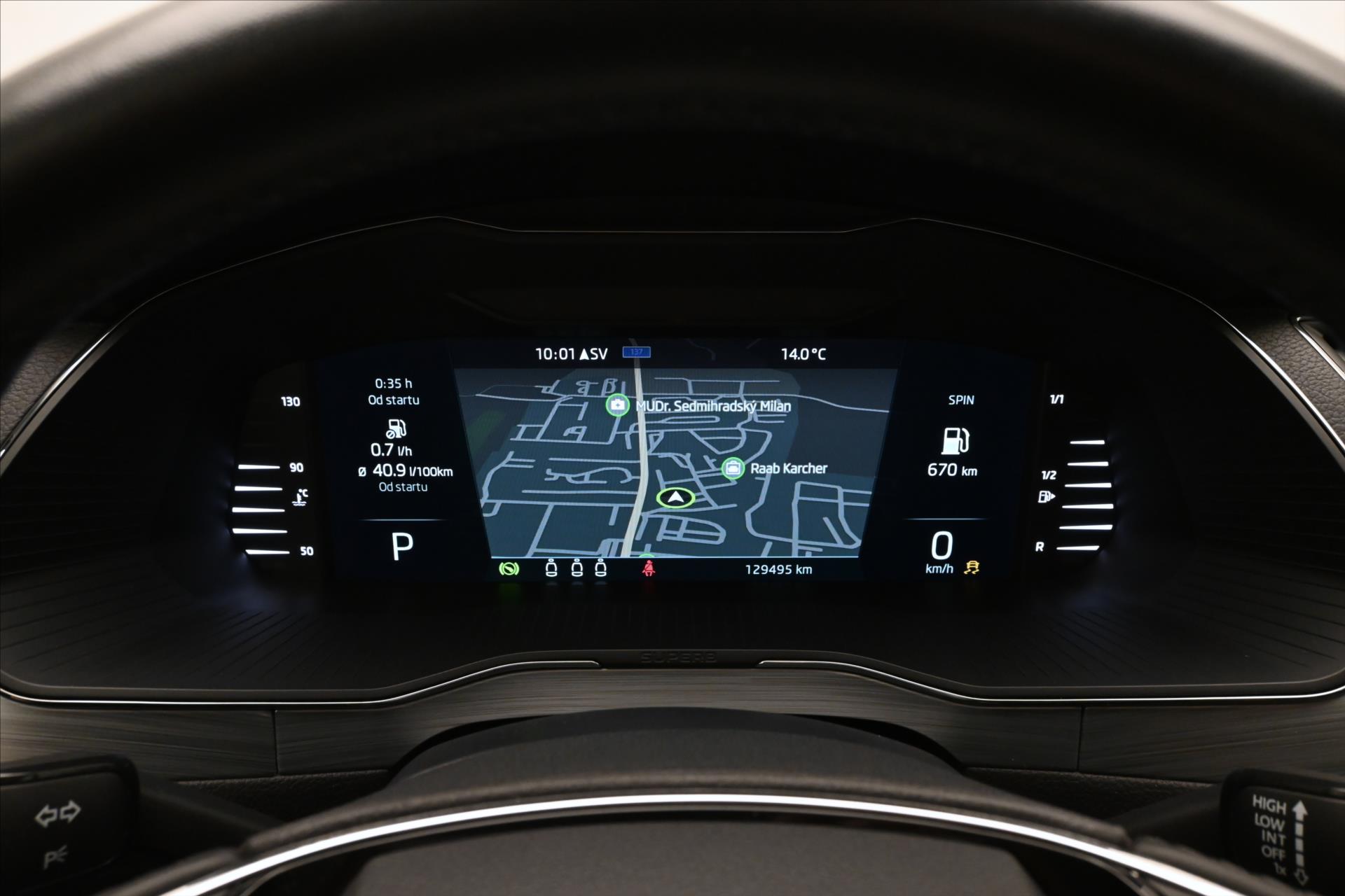 Hlavní fotografie vozu Škoda Superb 2,0 TDI 110 kW DSG Ambition Záruka až 5 let (17)
