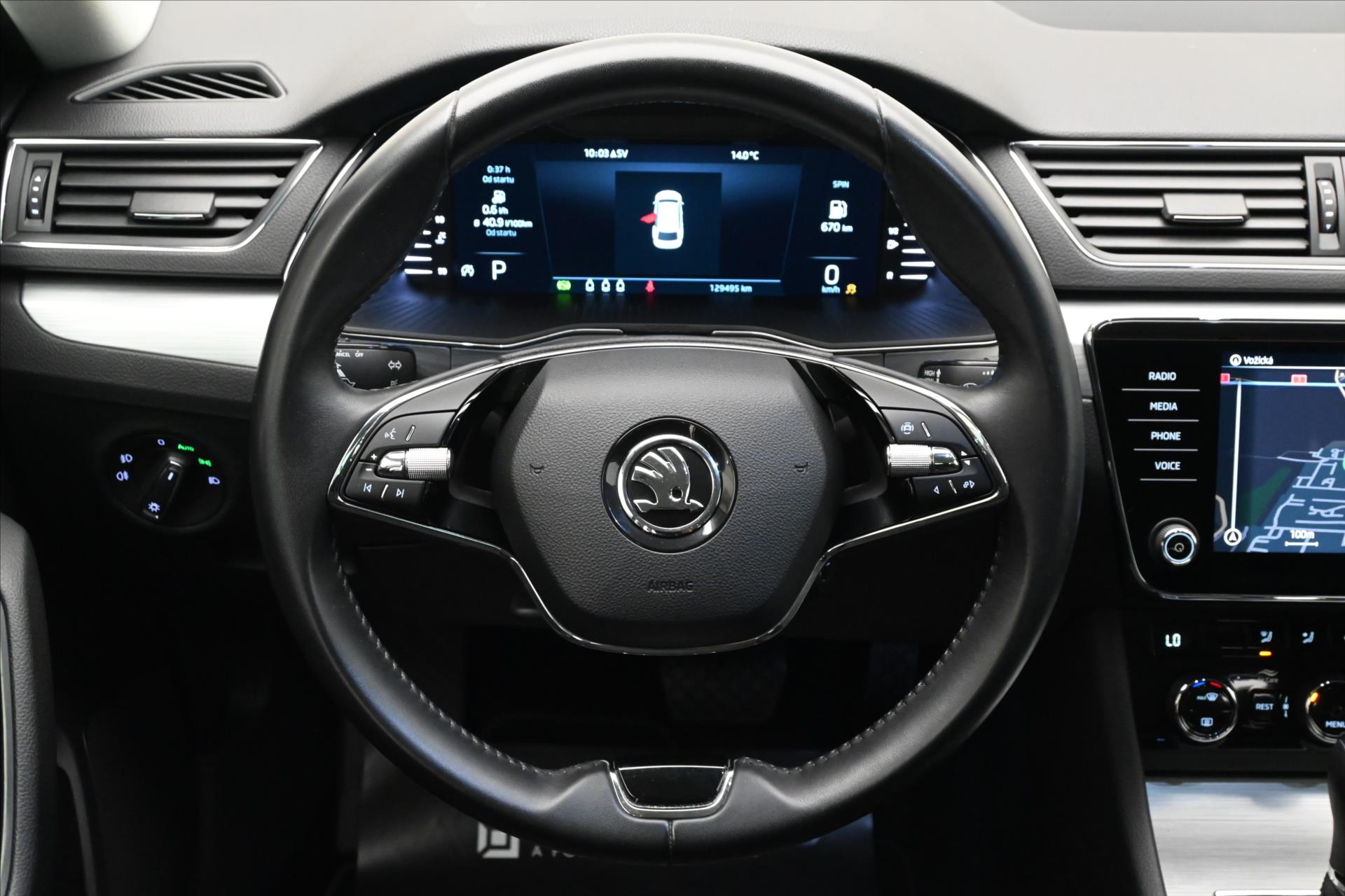 Hlavní fotografie vozu Škoda Superb 2,0 TDI 110 kW DSG Ambition Záruka až 5 let (19)