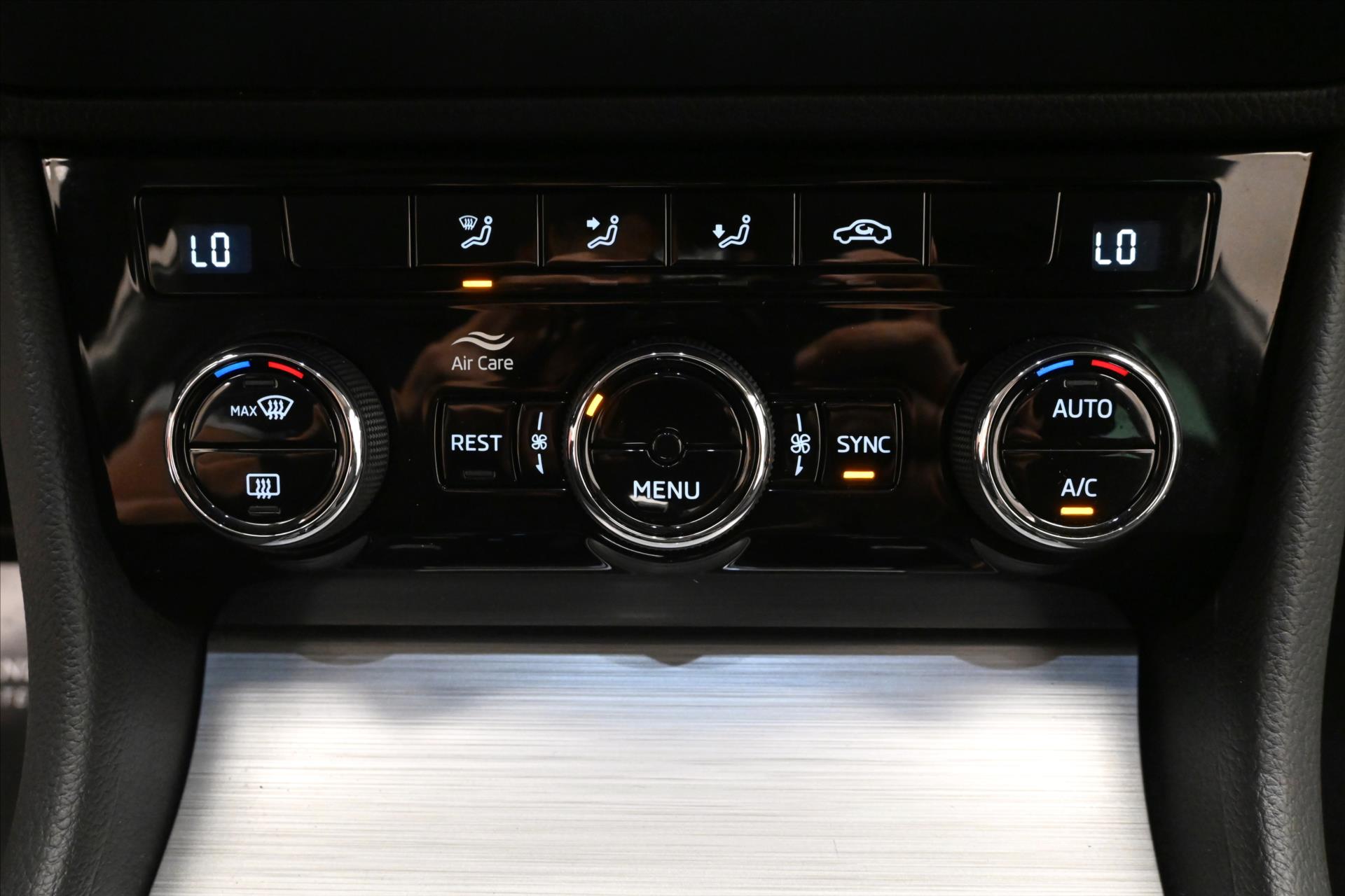 Hlavní fotografie vozu Škoda Superb 2,0 TDI 110 kW DSG Ambition Záruka až 5 let (22)