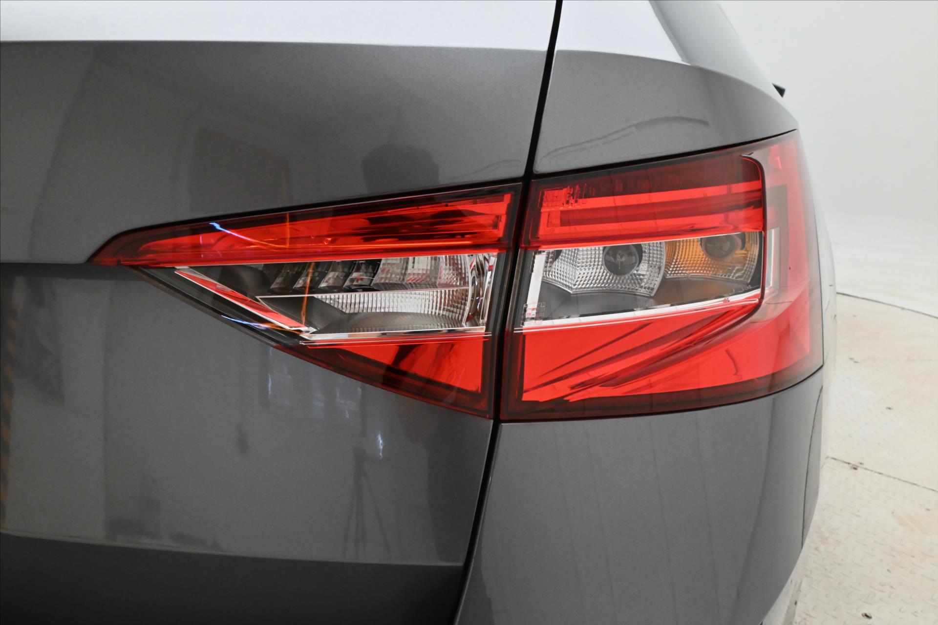 Hlavní fotografie vozu Škoda Superb 2,0 TDI 110 kW DSG TAŽNÉ NAVI Záruka až 5 let (31)