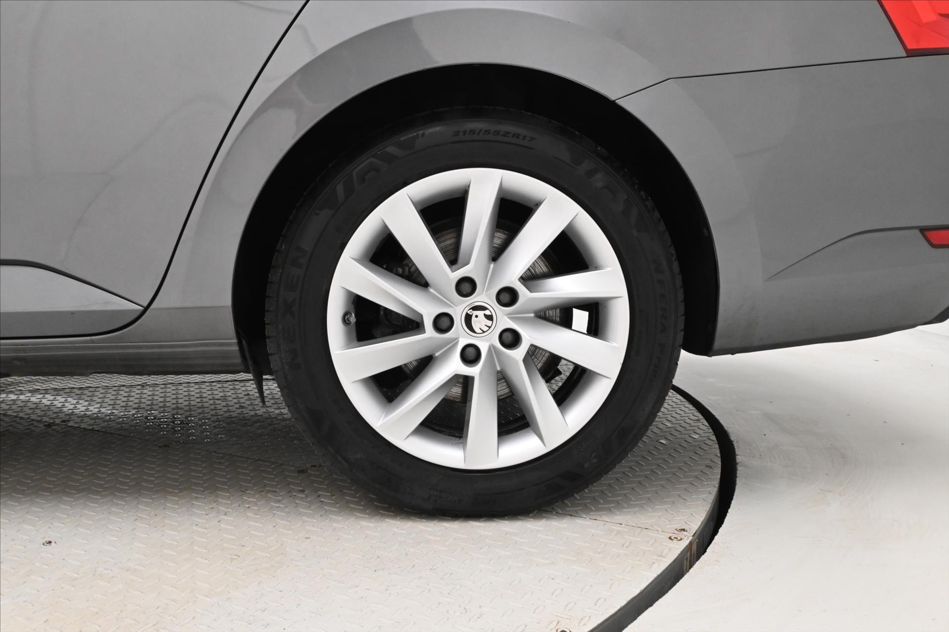 Hlavní fotografie vozu Škoda Superb 2,0 TDI 110 kW DSG TAŽNÉ NAVI Záruka až 5 let (32)