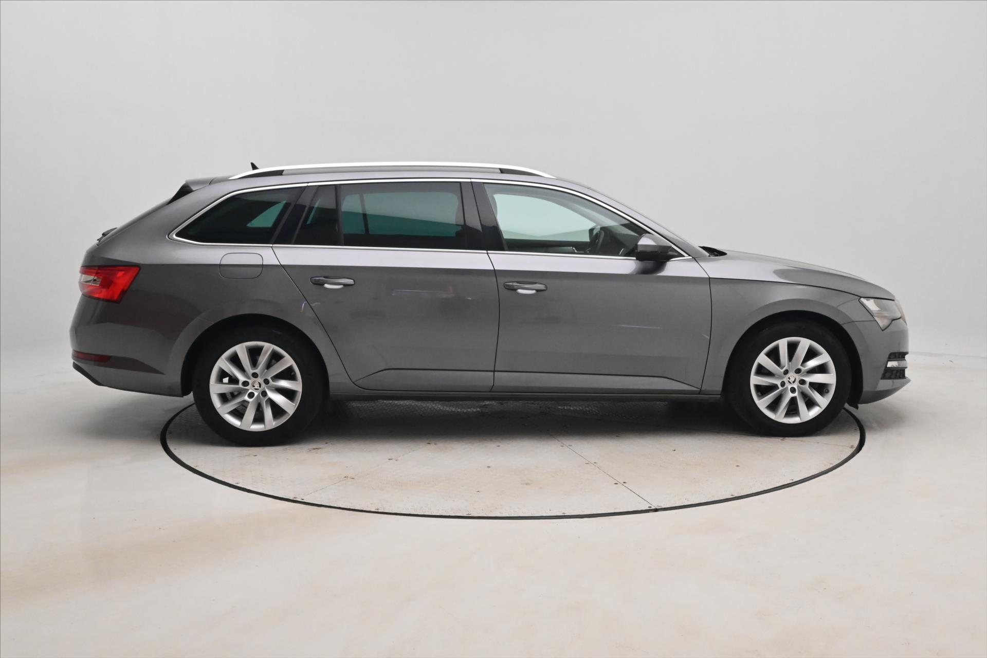 Hlavní fotografie vozu Škoda Superb 2,0 TDI 110 kW DSG TAŽNÉ NAVI Záruka až 5 let (5)