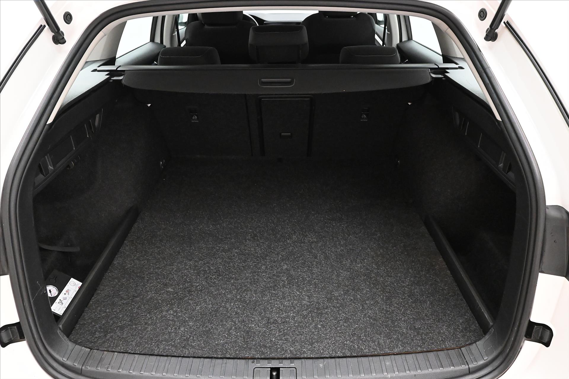 Hlavní fotografie vozu Škoda Octavia 1,4 TSI iV 110 kW DSG Ambition Záruka až 5 let (10)