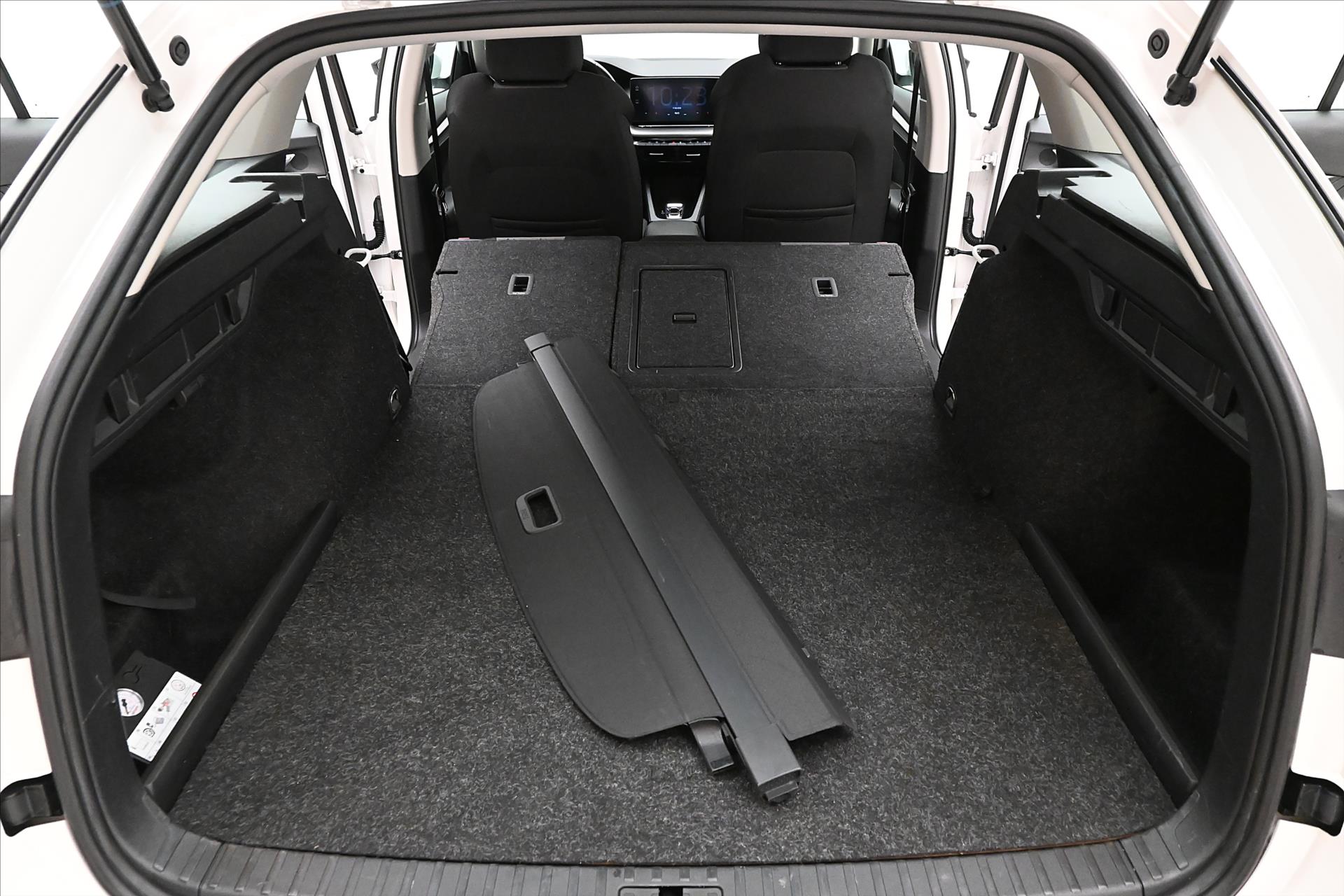 Hlavní fotografie vozu Škoda Octavia 1,4 TSI iV 110 kW DSG Ambition Záruka až 5 let (11)