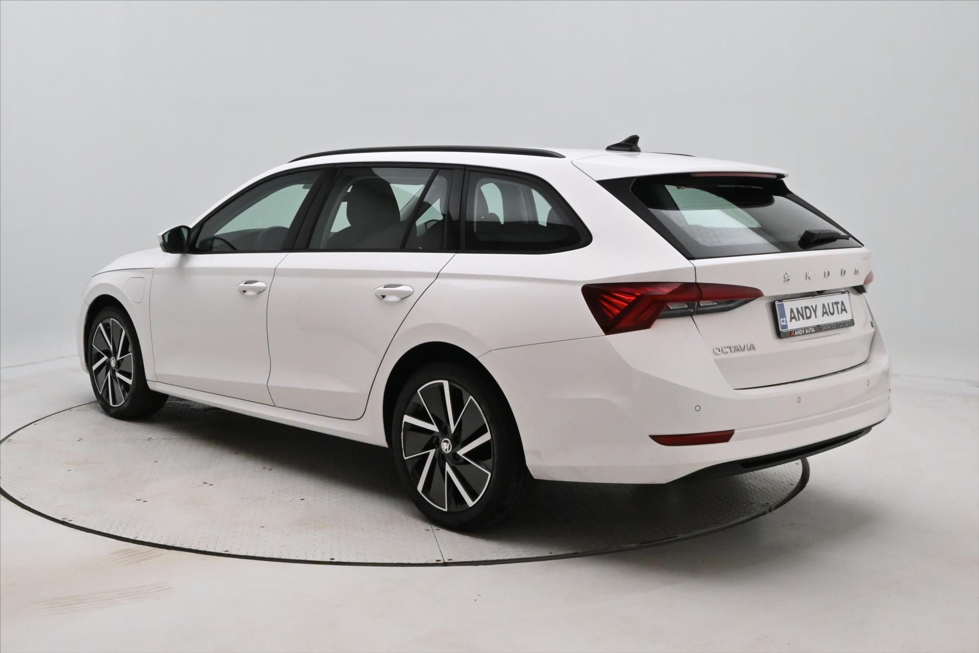 Hlavní fotografie vozu Škoda Octavia 1,4 TSI iV 150 kW DSG Ambition Záruka až 5 let (8)