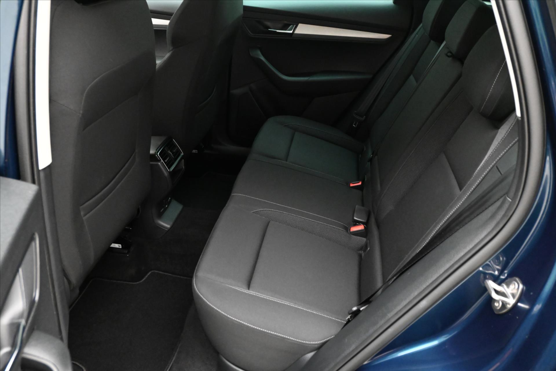 Hlavní fotografie vozu Škoda Karoq 2,0 TDI 85 kW DSG  VIRTUAL Záruka až 5 let (15)