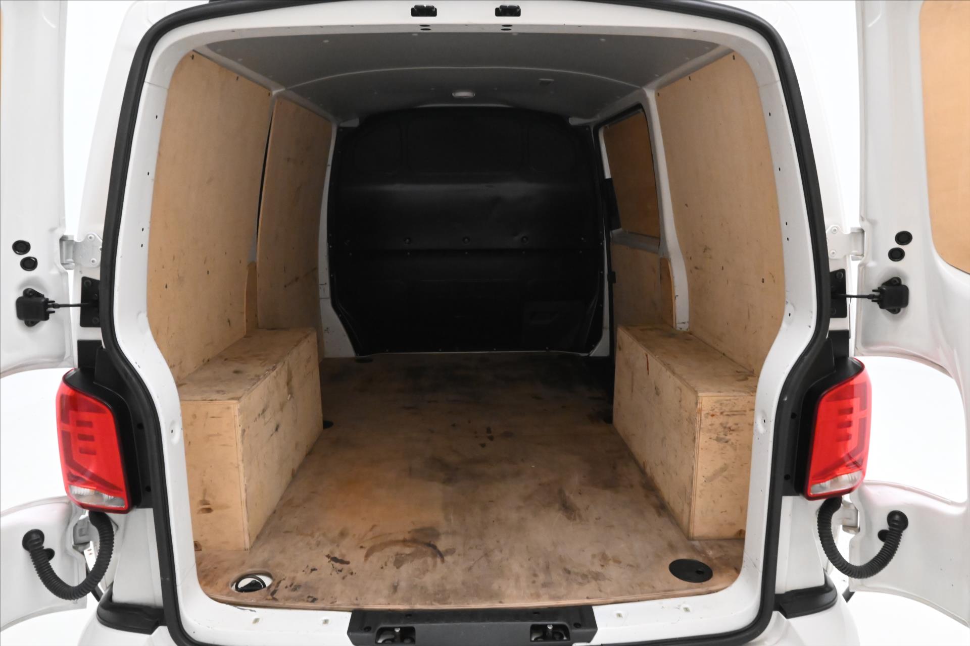 Hlavní fotografie vozu Volkswagen Transporter 2,0 TDI 110 kW AC Manuál Navi Záruka až 5 let (10)