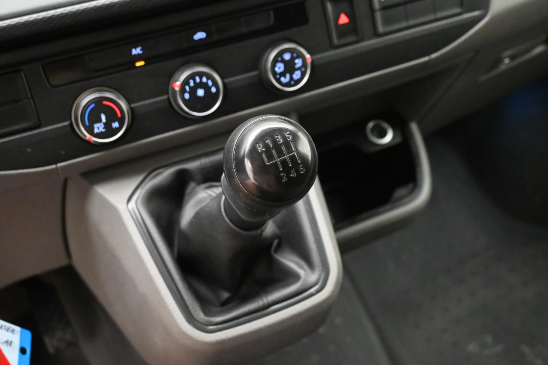 Hlavní fotografie vozu Volkswagen Transporter 2,0 TDI 110 kW AC Manuál Navi Záruka až 5 let (22)