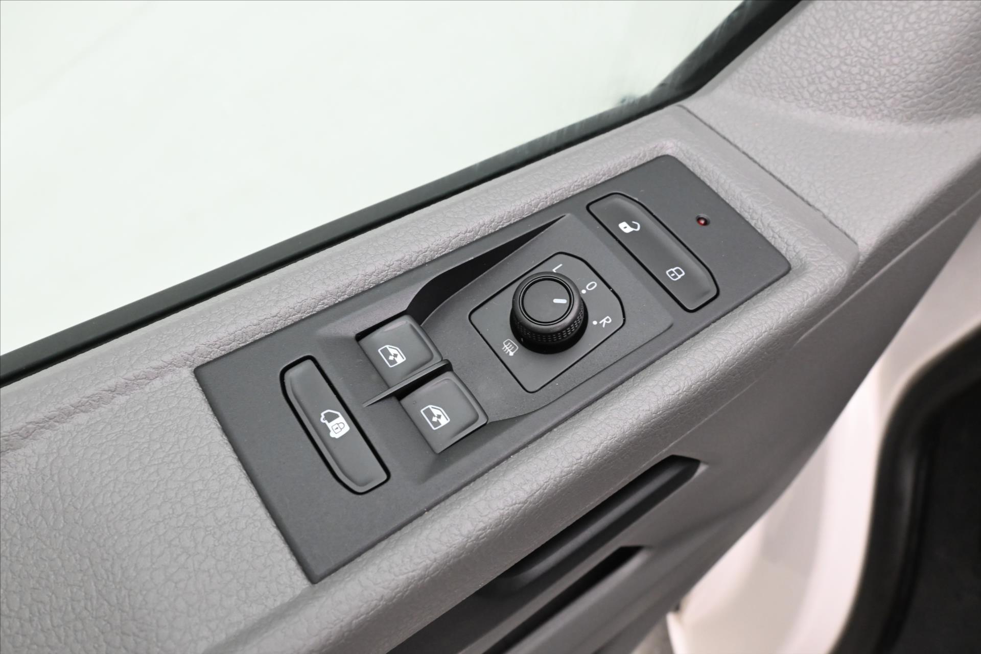 Hlavní fotografie vozu Volkswagen Transporter 2,0 TDI 110 kW AC Manuál Navi Záruka až 5 let (25)