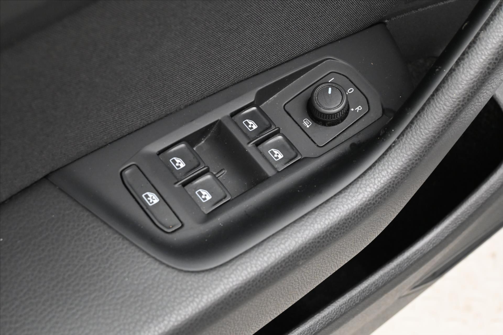 Hlavní fotografie vozu Volkswagen Passat 2,0 TDI 110 kW DSG Business Záruka až 5 let (26)