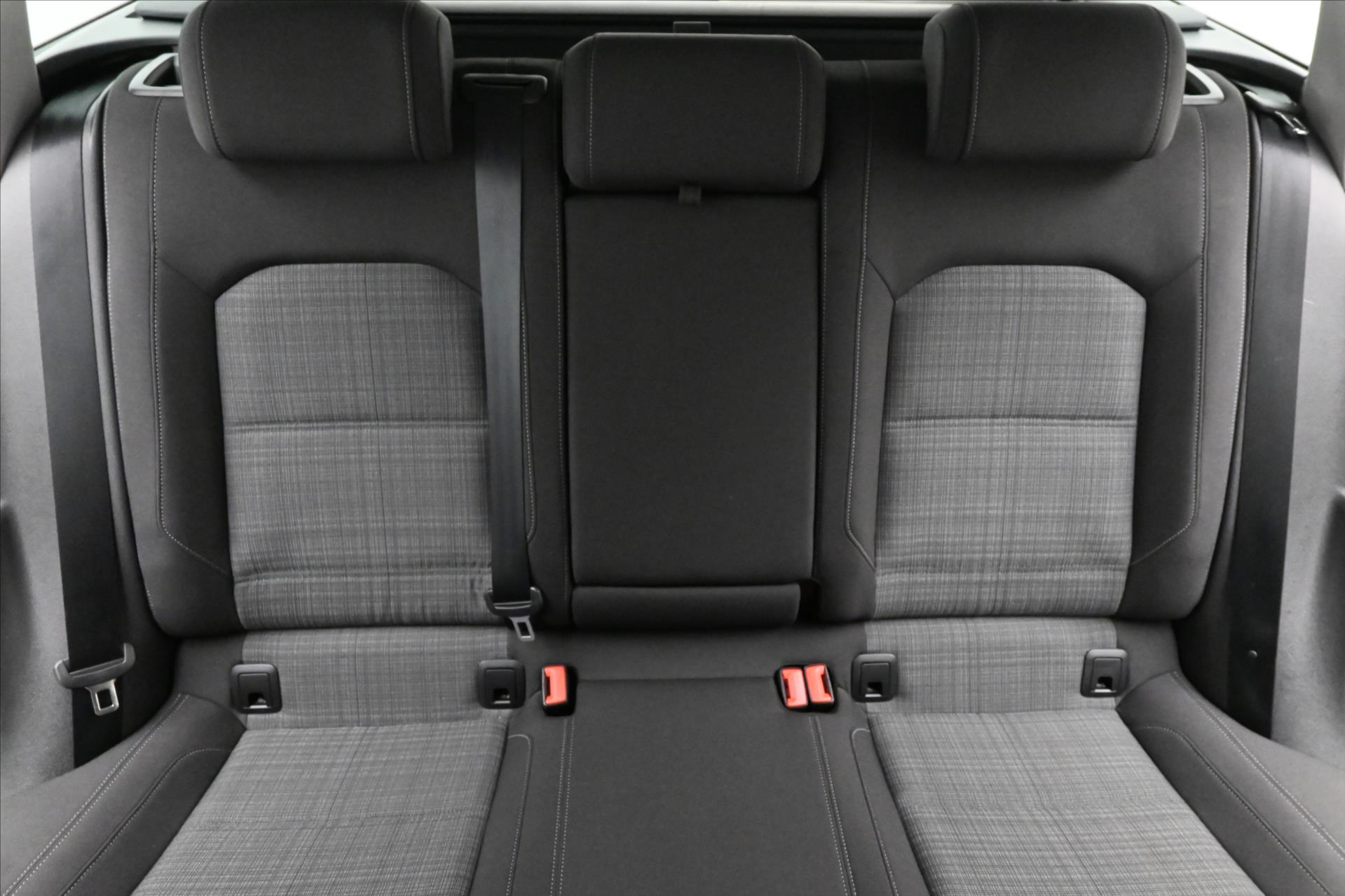 Hlavní fotografie vozu Volkswagen Passat 2,0 TDI 110 kW DSG Business Záruka až 5 let (28)