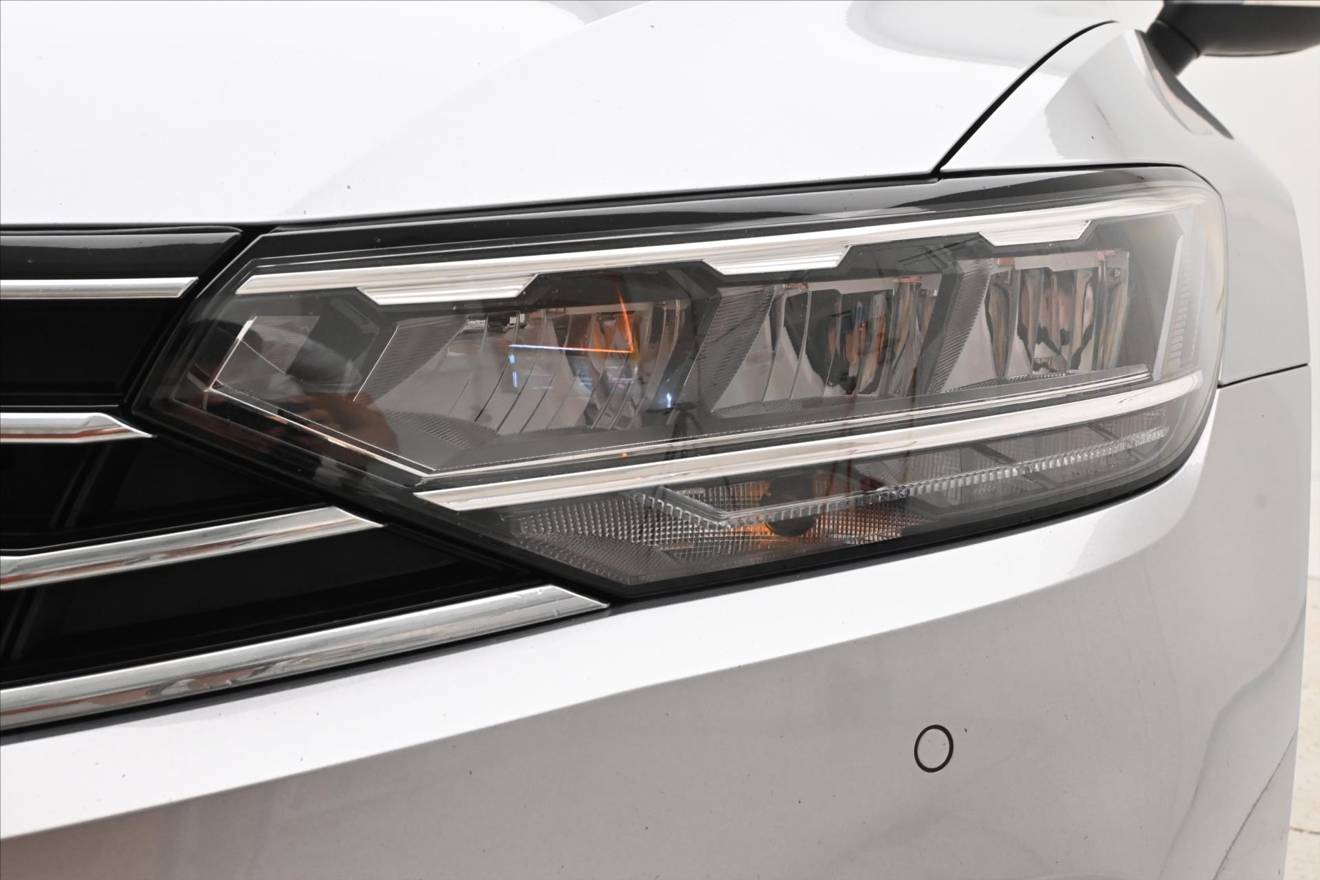 Hlavní fotografie vozu Volkswagen Passat 2,0 TDI 110 kW DSG Business Záruka až 5 let (30)