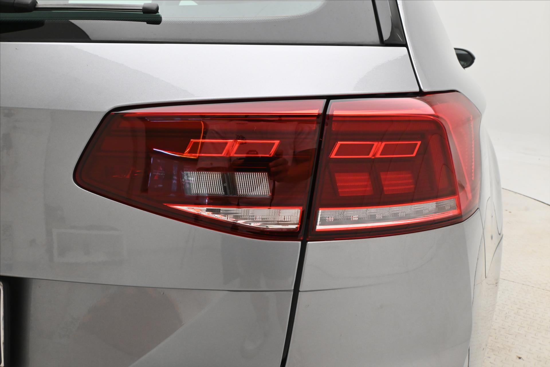 Hlavní fotografie vozu Volkswagen Passat 2,0 TDI 110 kW DSG Business Záruka až 5 let (31)