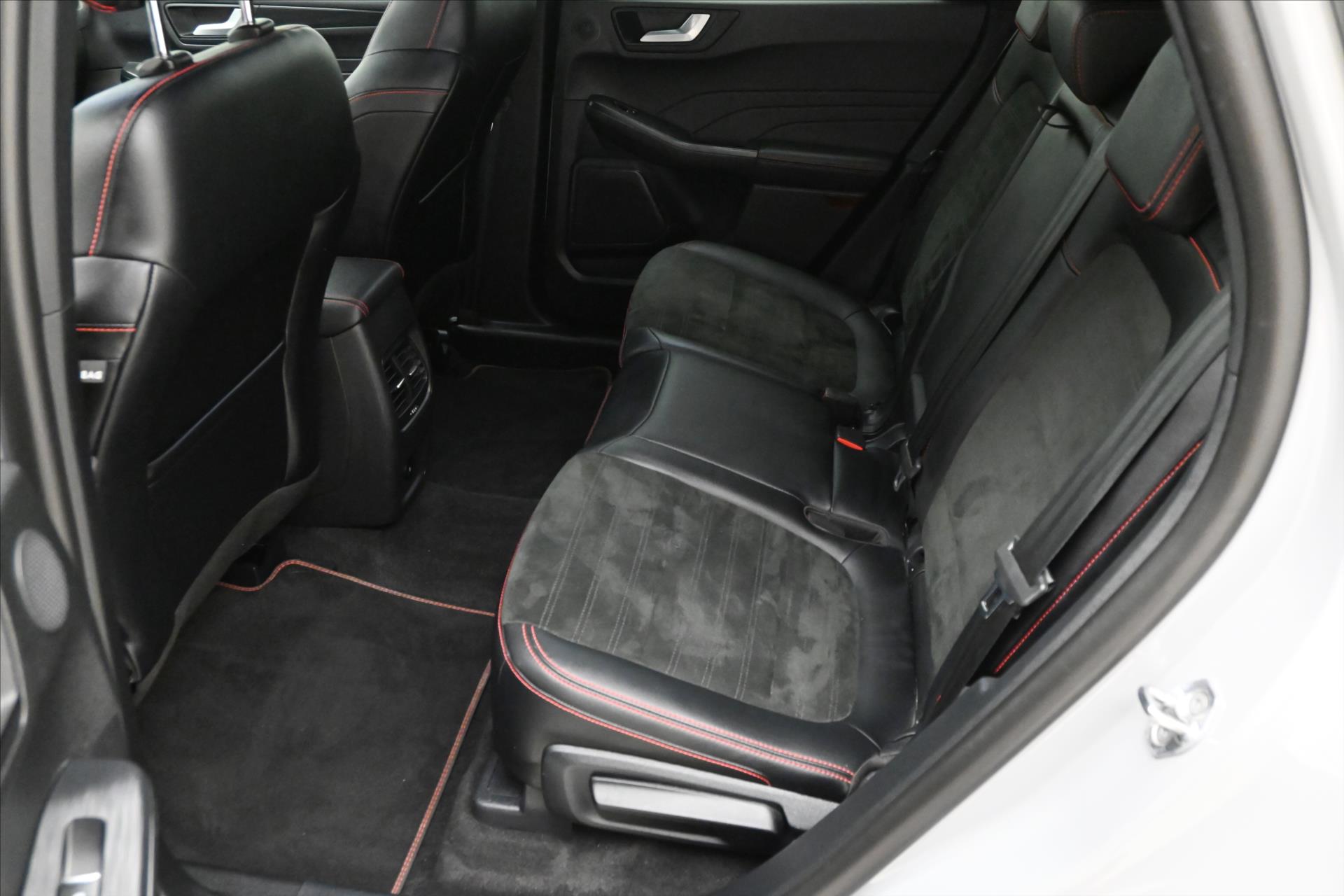 Main photo of the car Ford Kug 2.5 PHEV 165kW ST-LINE Warranty up to 5 years (14)