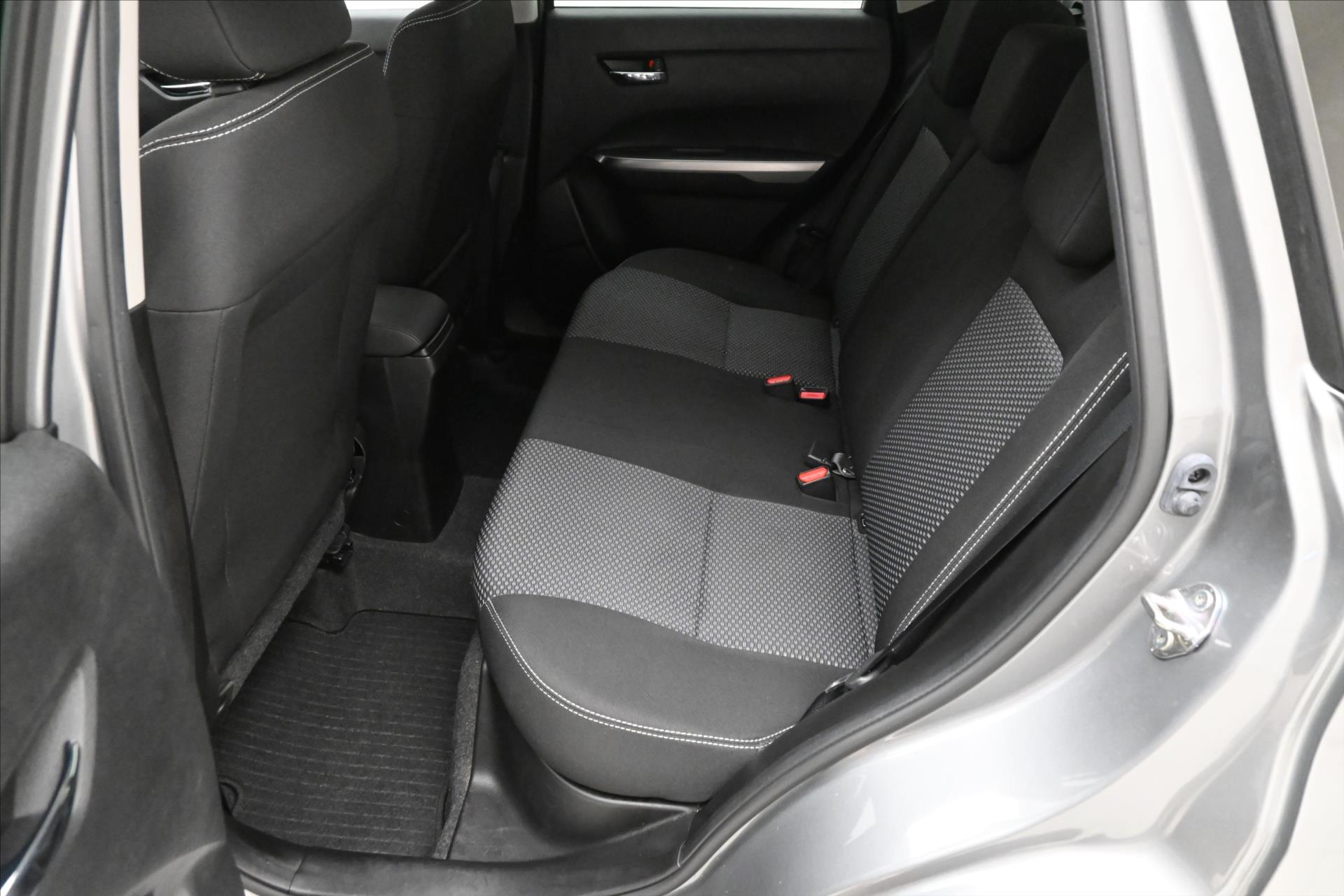 Main photo of the car Suzuki Vitara 1.4 HYBRID 95kW Active Warranty up to 5 years (14)