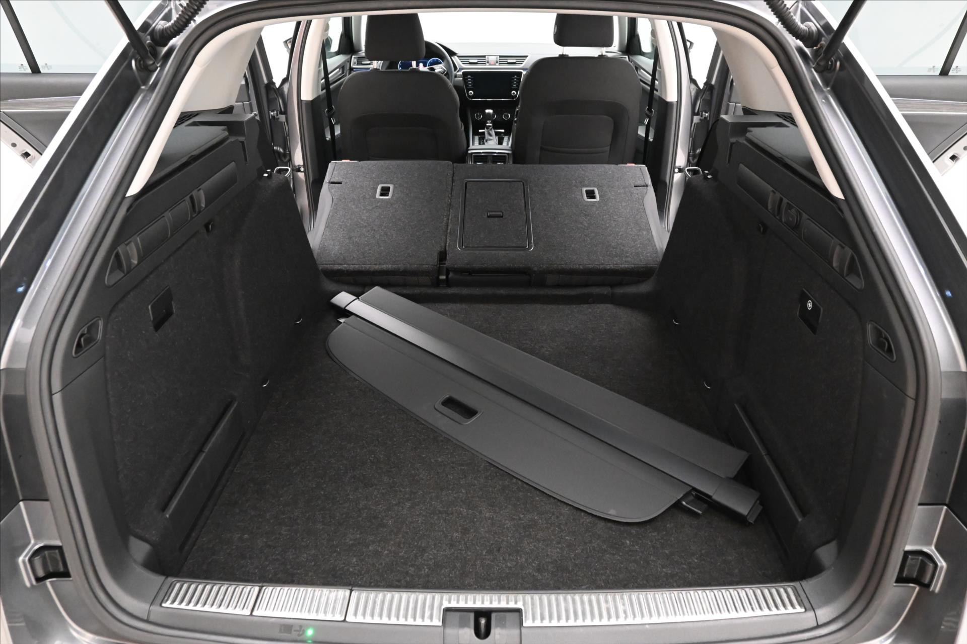 Hlavní fotografie vozu Škoda Superb 2,0 TDI 110 kW DSG Style Záruka až 5 let (11)