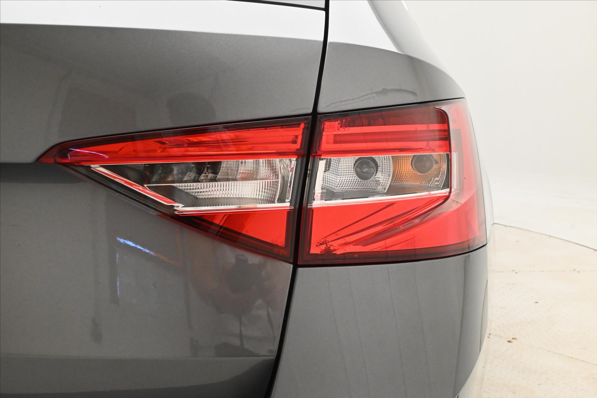 Hlavní fotografie vozu Škoda Superb 2,0 TDI 110 kW DSG Style Záruka až 5 let (30)