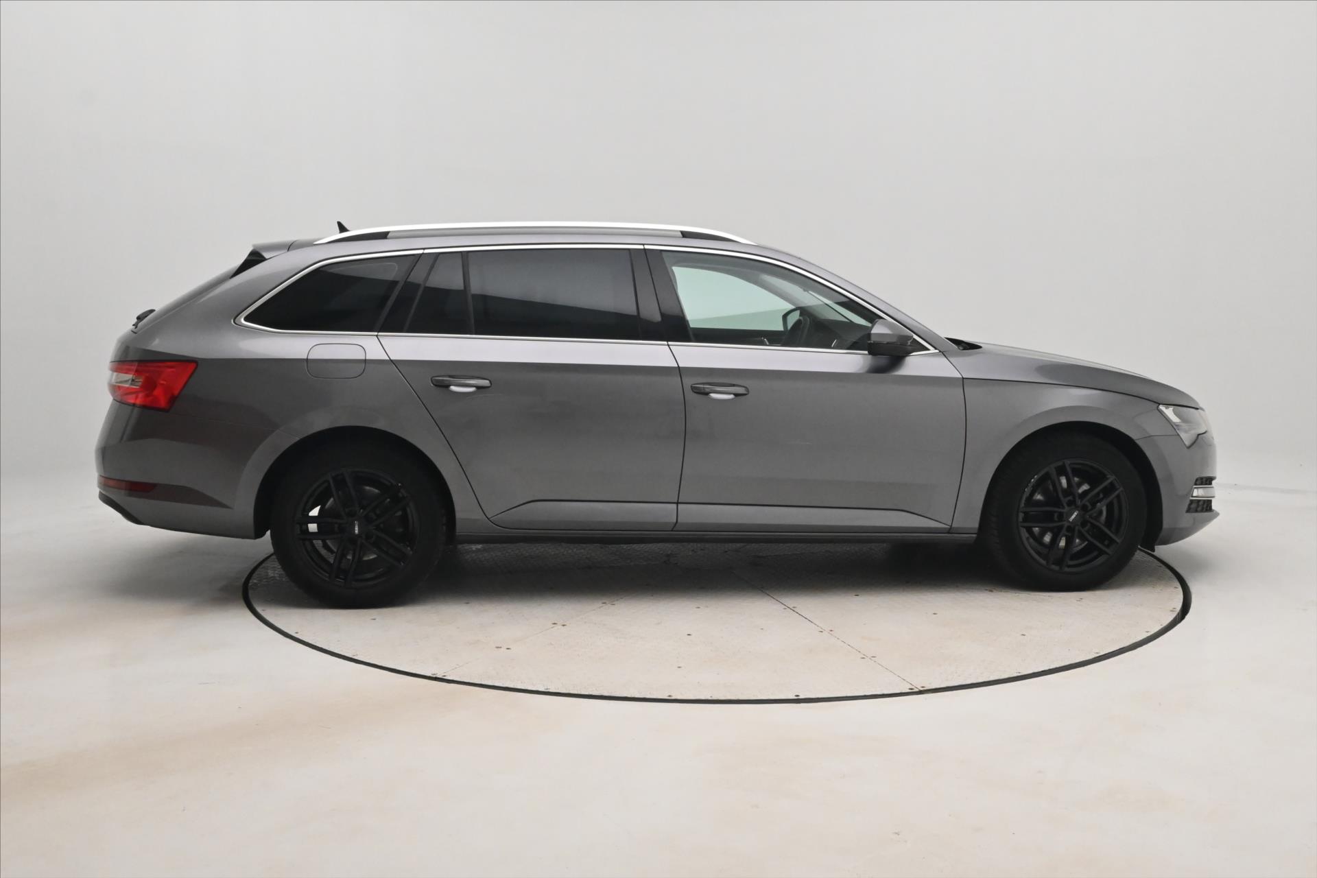 Hlavní fotografie vozu Škoda Superb 2,0 TDI 110 kW DSG Style Záruka až 5 let (4)