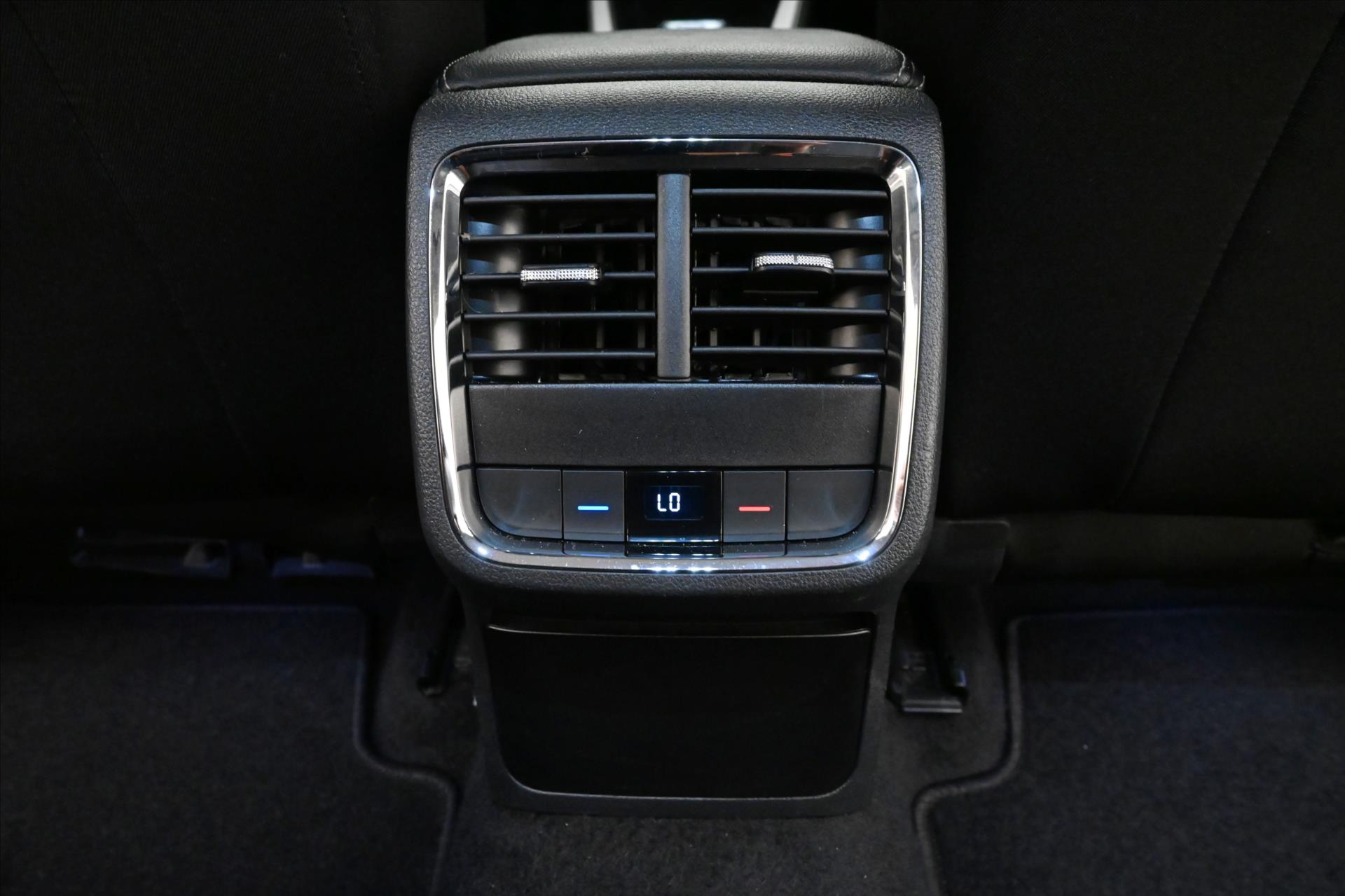 Hlavní fotografie vozu Škoda Octavia 2,0 TDI 110kW DSG Style Záruka až 5 let (22)