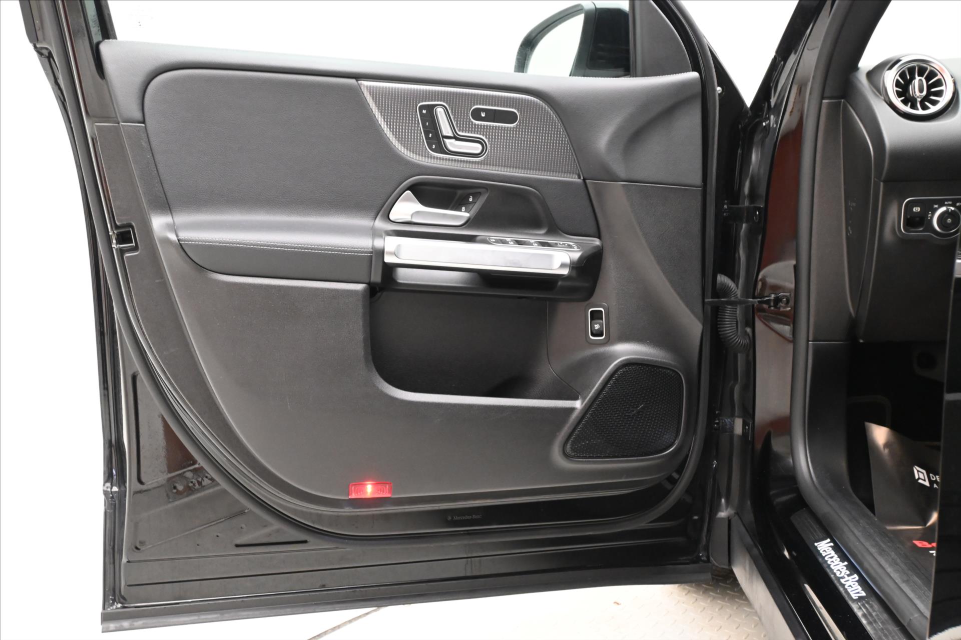 Hlavní fotografie vozu Mercedes-Benz GLB 2,0 220d 140 kW 4MATIC Záruka až 5 let (23)