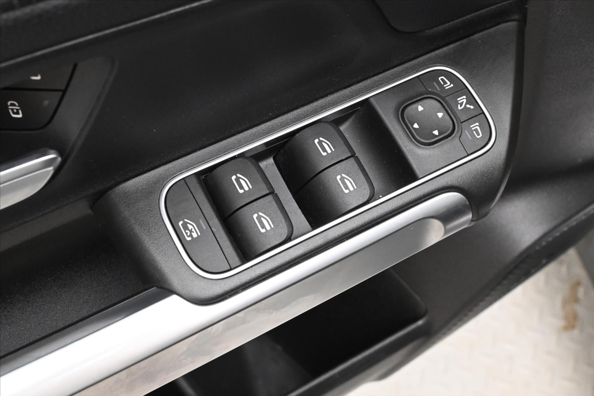 Hlavní fotografie vozu Mercedes-Benz GLB 2,0 220d 140 kW 4MATIC Záruka až 5 let (24)