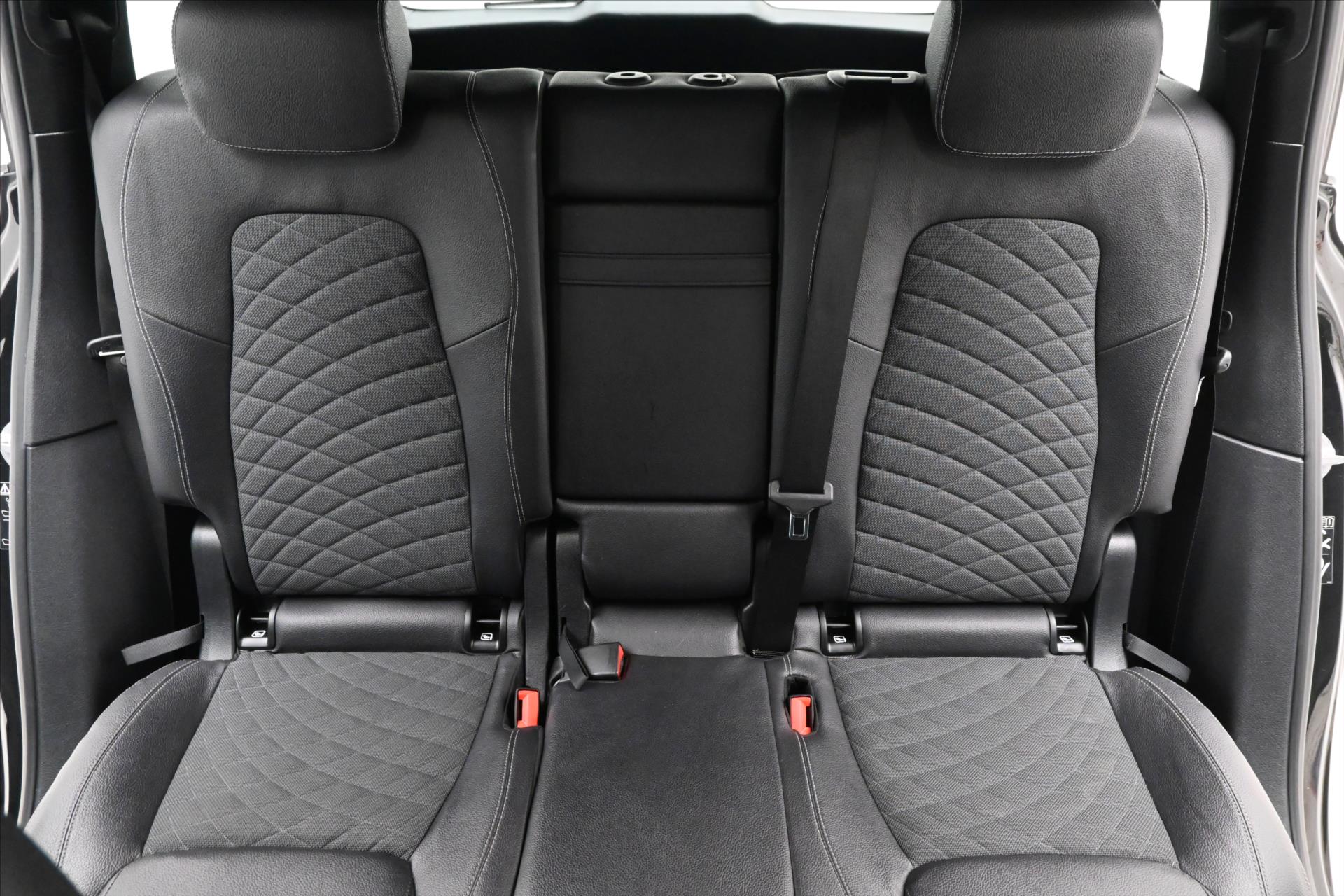 Hlavní fotografie vozu Mercedes-Benz GLB 2,0 220d 140 kW 4MATIC Záruka až 5 let (27)