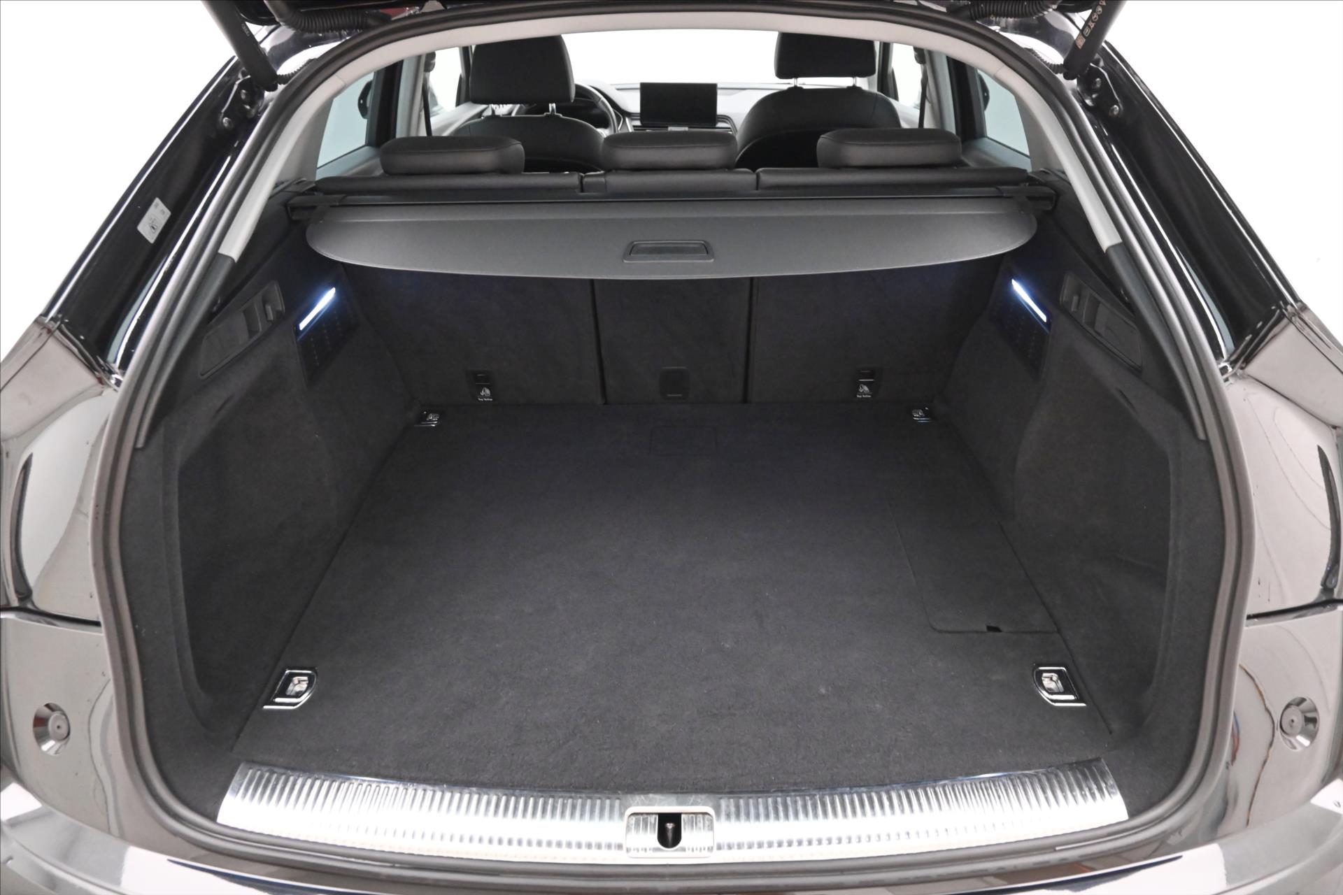 Main photo of the car Audi Q5 2.0 50TFSIe 195kW 4x4 S-Tronic Sportback Warranty up to 5 l (11)